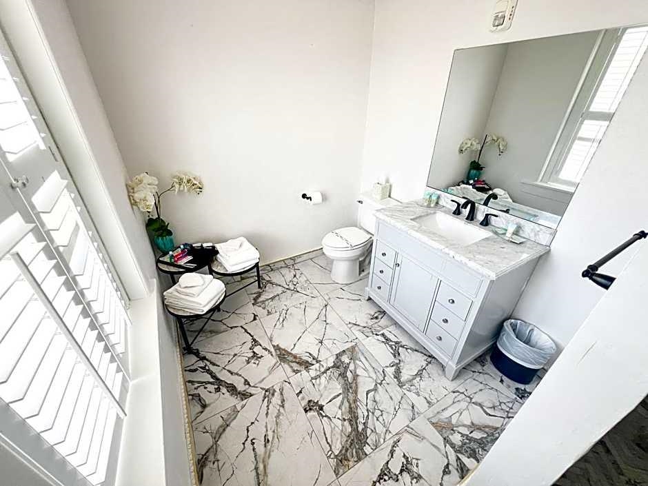 Image 28 of 58 For 215 Woodland Blvd. S