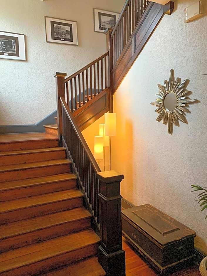 Image 3 of 58 For 215 Woodland Blvd. S