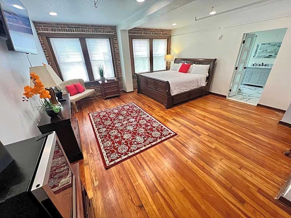 Image 5 of 58 For 215 Woodland Blvd. S