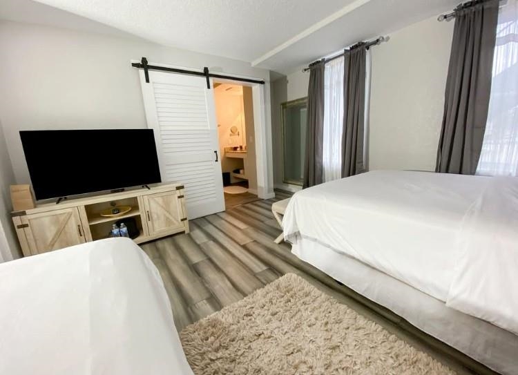 Image 7 of 58 For 215 Woodland Blvd. S