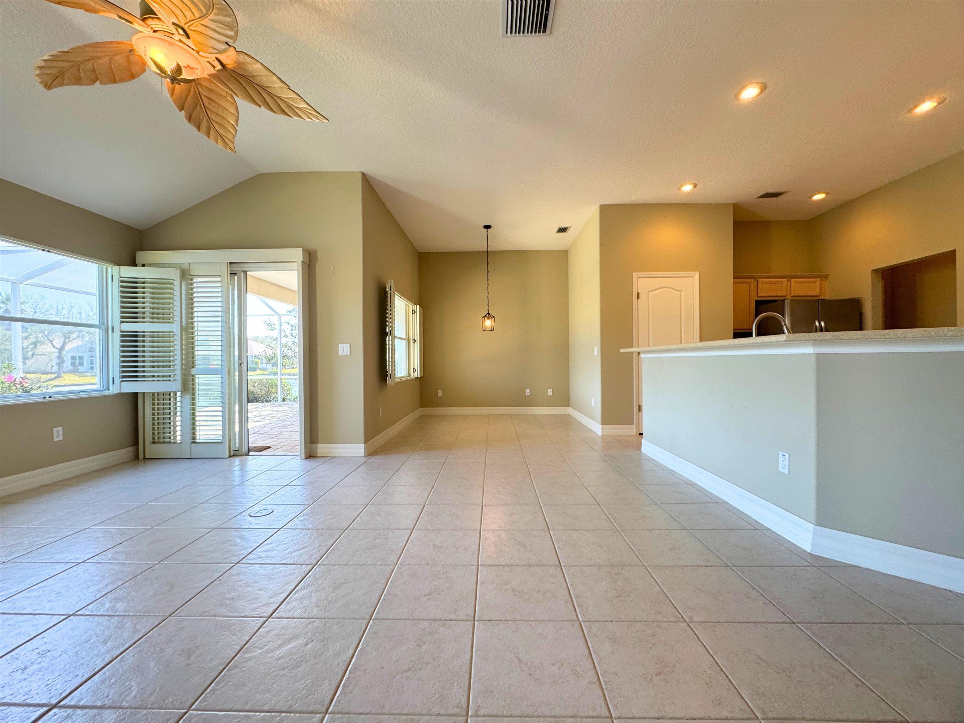 Image 10 of 34 For 67 Lagare St W