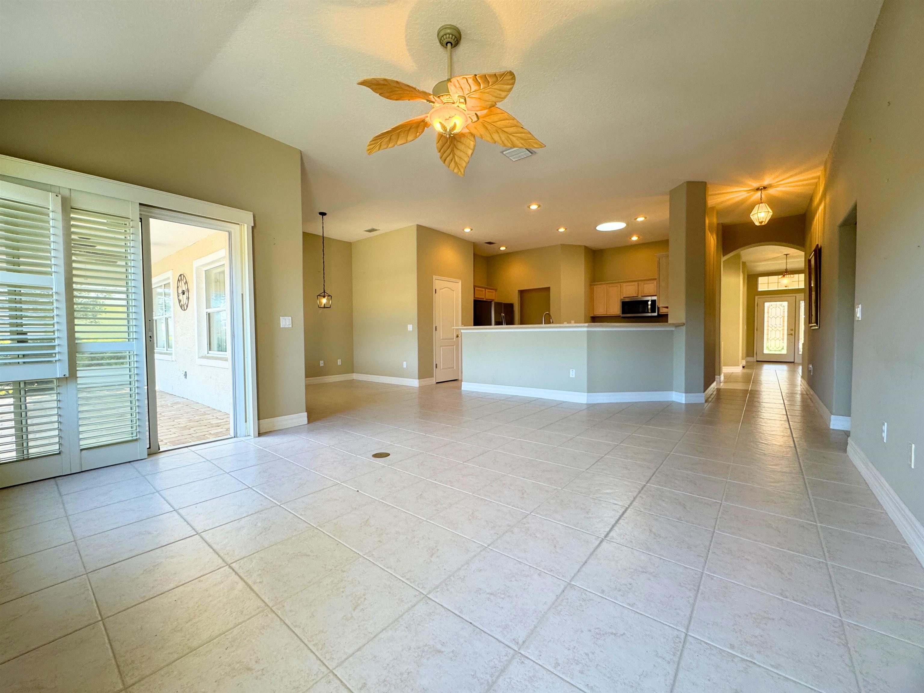 Image 15 of 34 For 67 Lagare St W