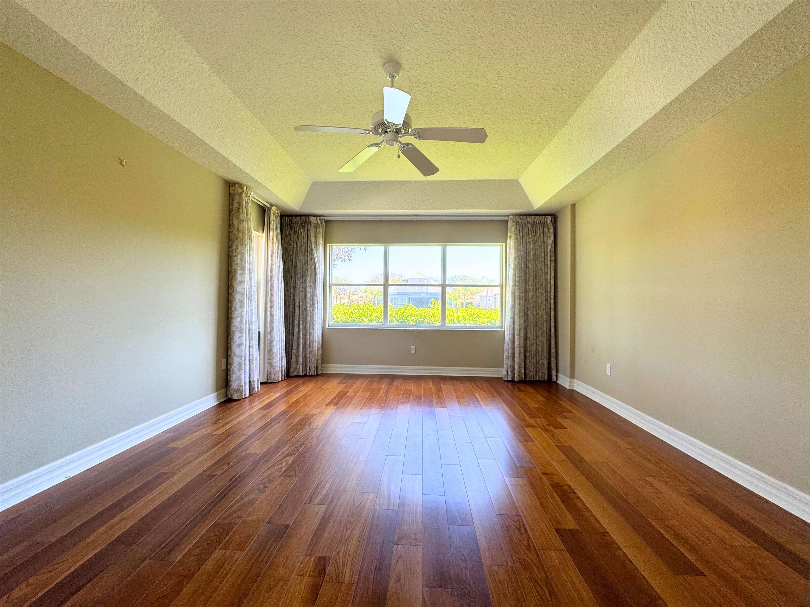 Image 17 of 34 For 67 Lagare St W