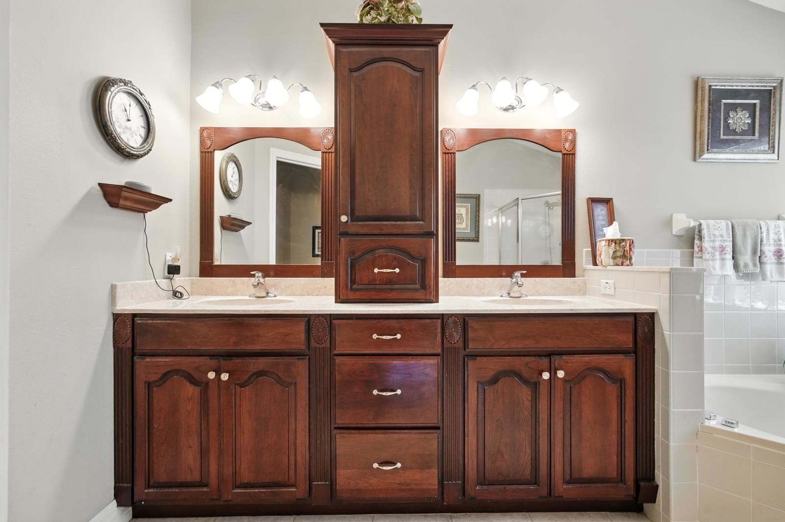 Image 19 of 34 For 67 Lagare St W