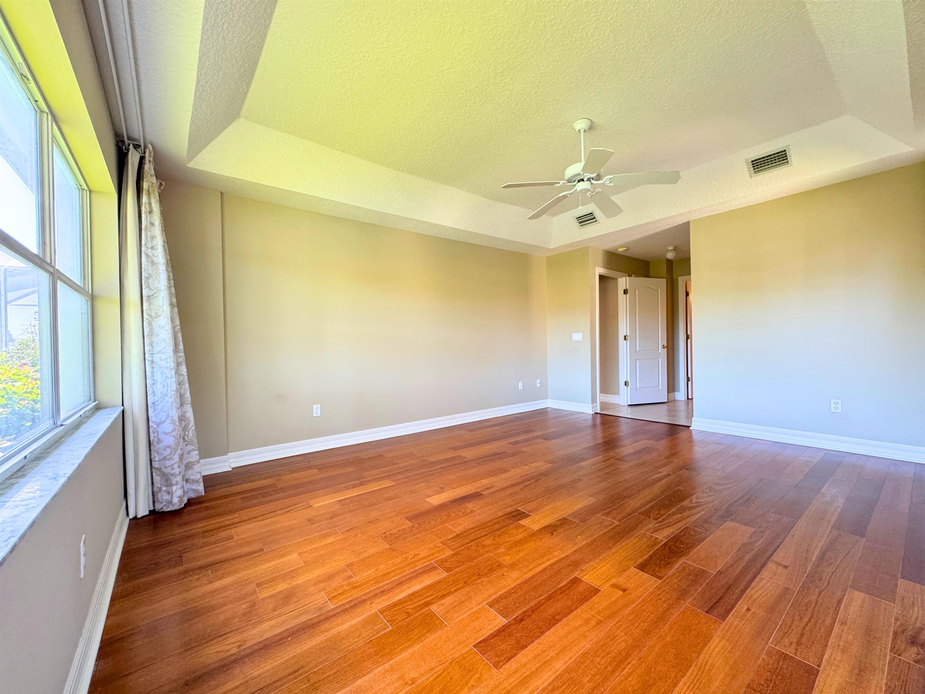 Image 20 of 34 For 67 Lagare St W