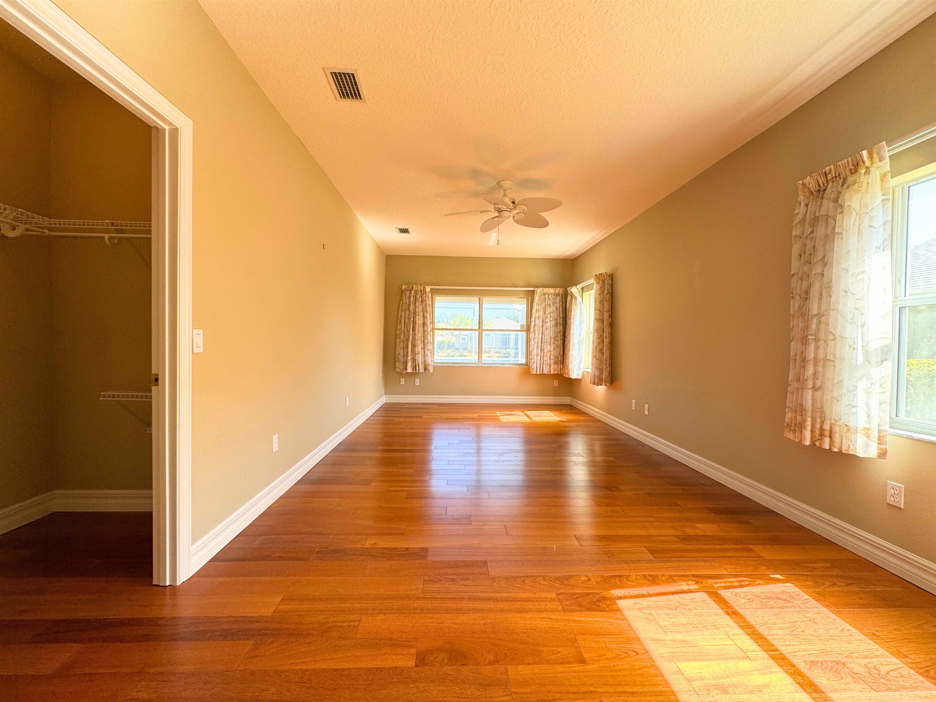 Image 22 of 34 For 67 Lagare St W