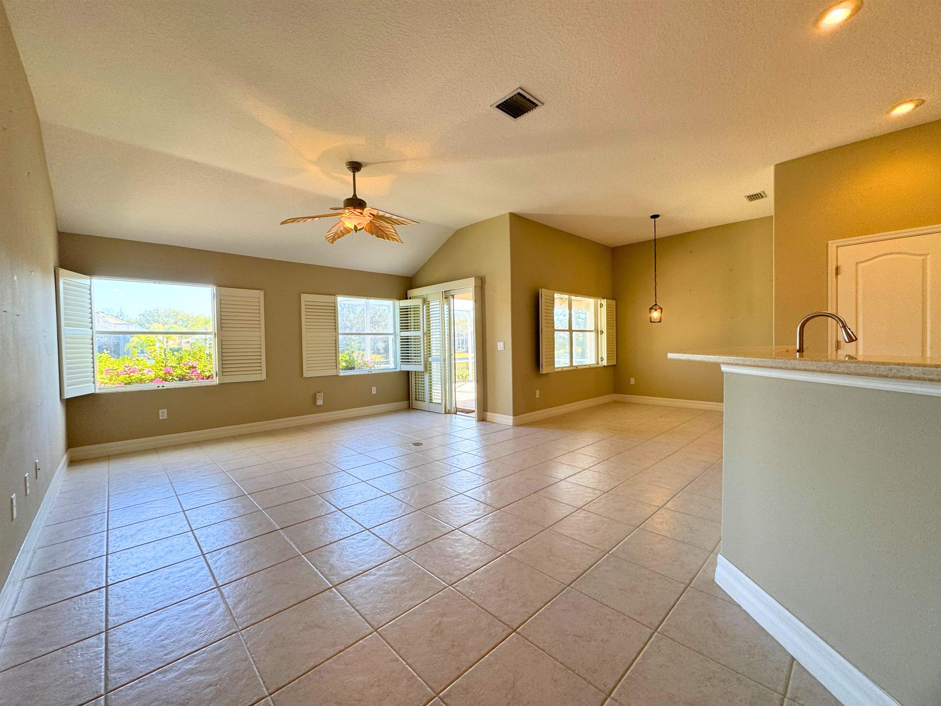 Image 9 of 34 For 67 Lagare St W