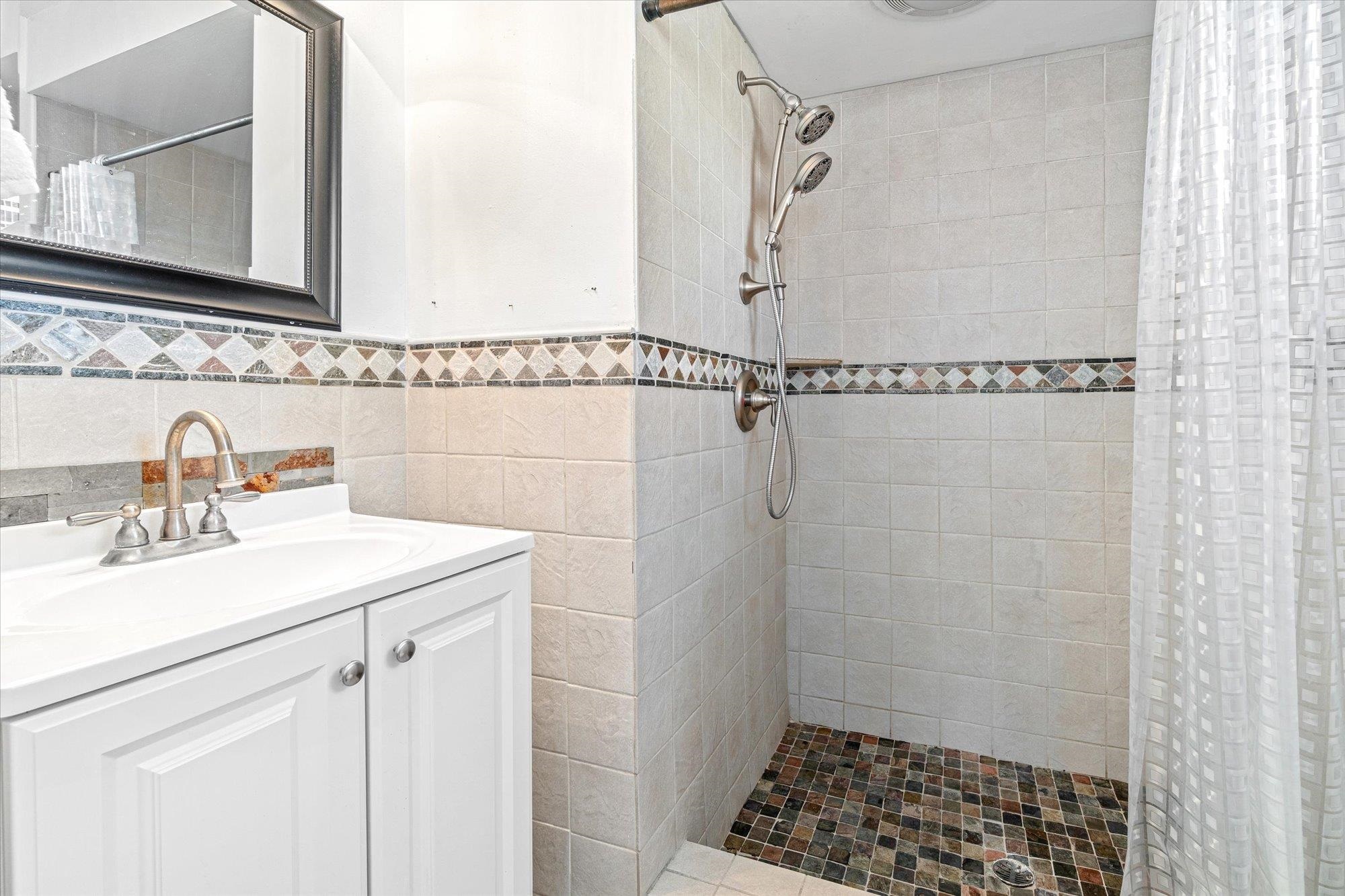 Image 20 of 53 For 209 Tropic Way