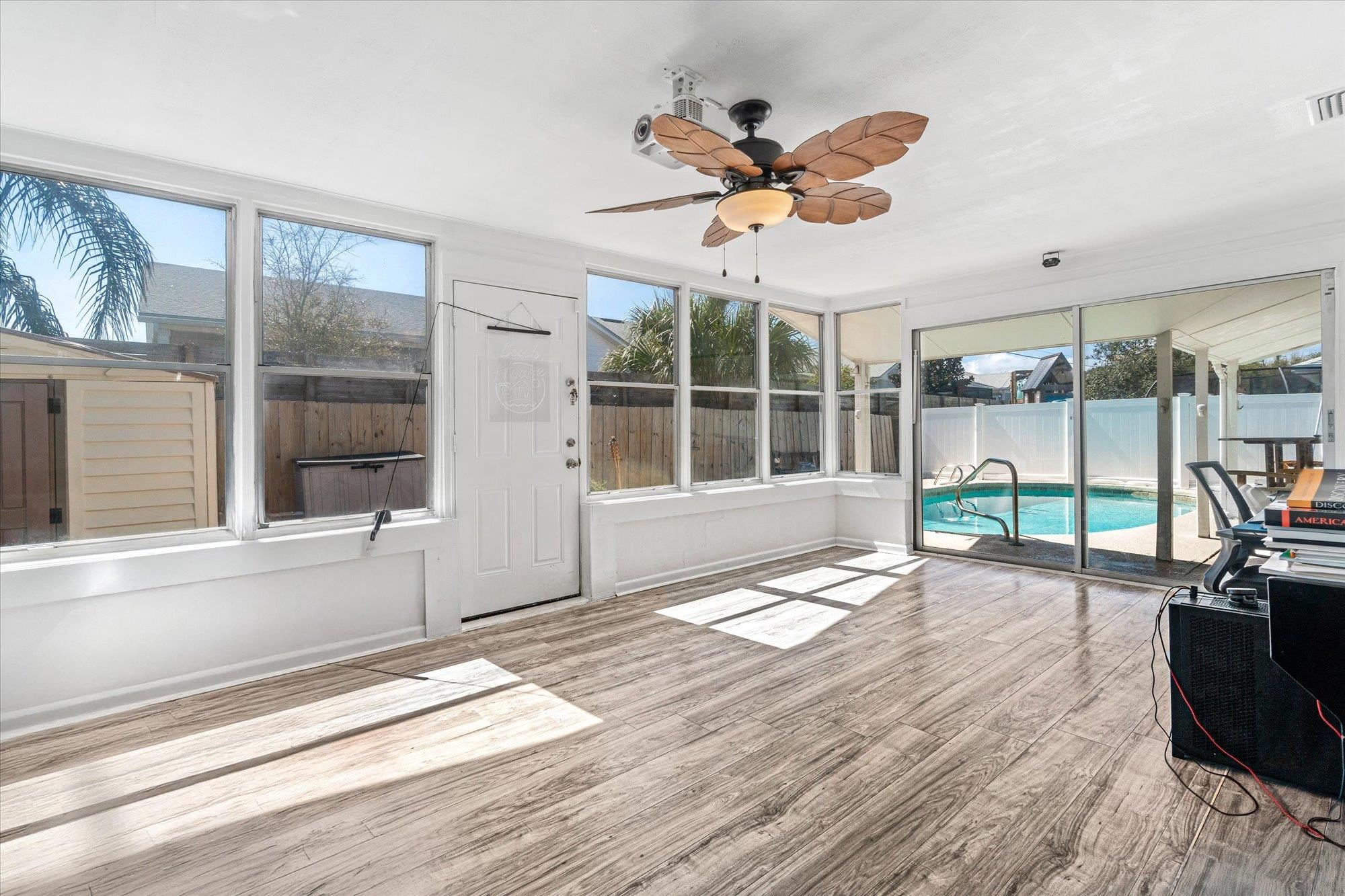 Image 27 of 53 For 209 Tropic Way