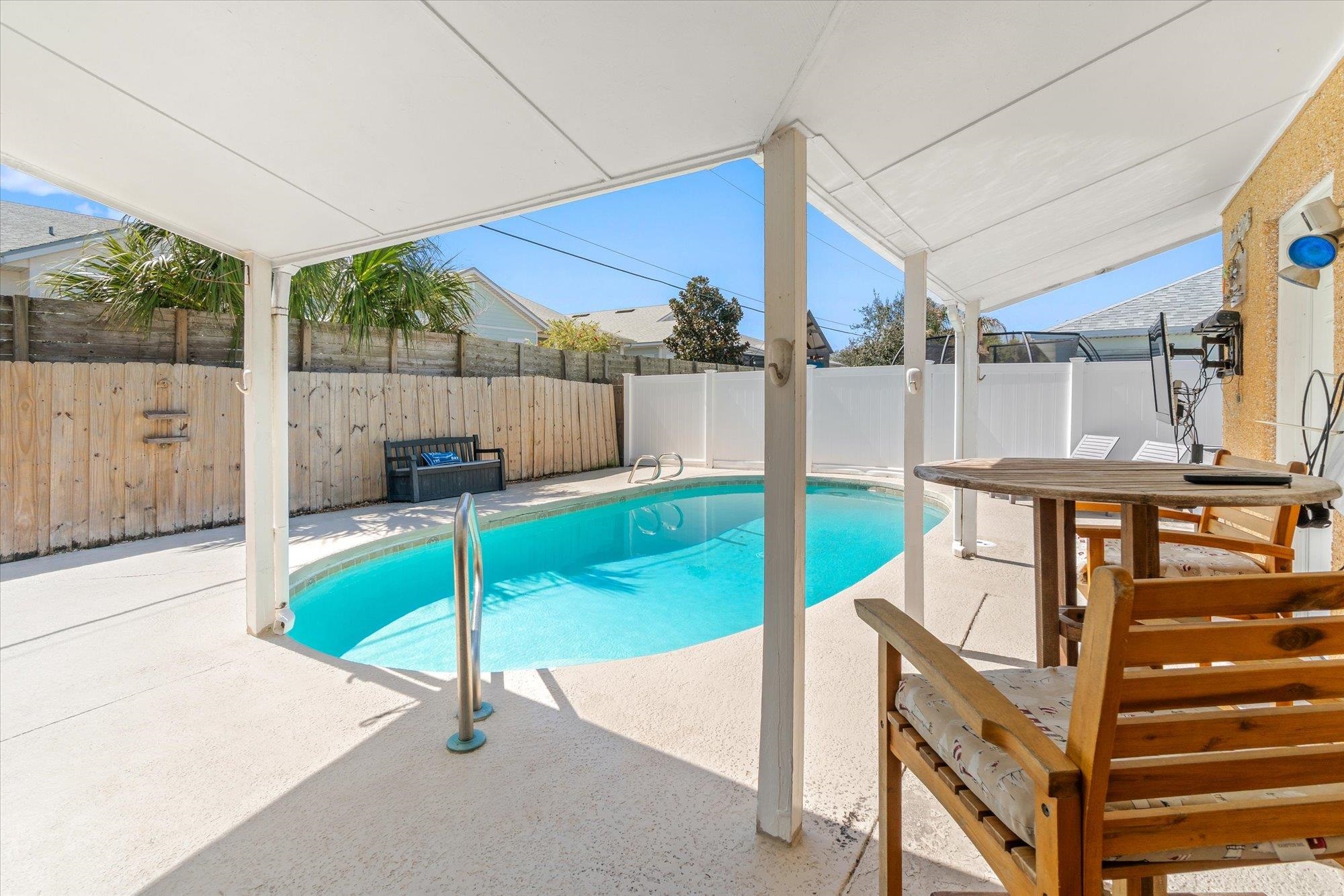 Image 29 of 53 For 209 Tropic Way