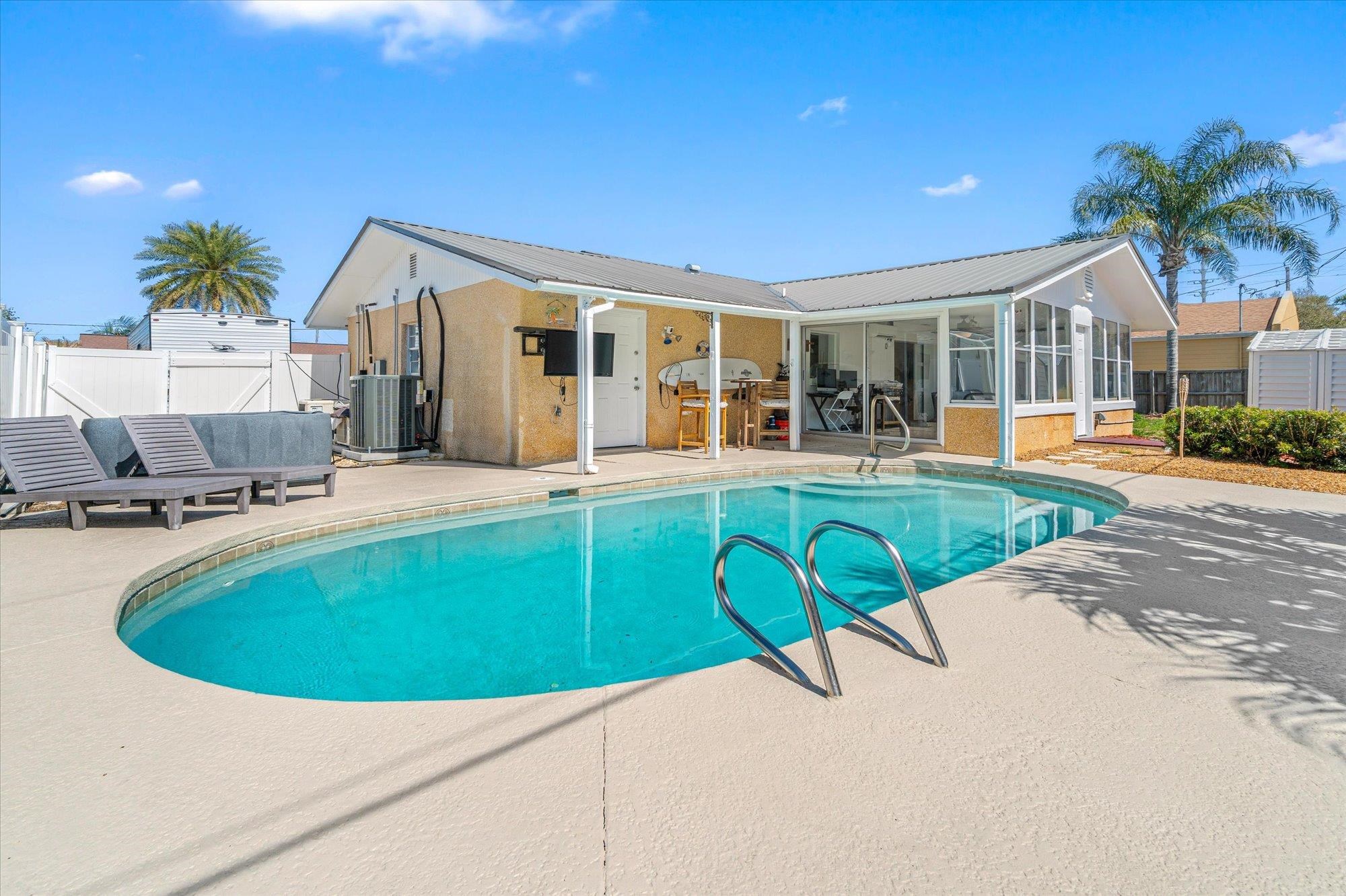 Image 31 of 53 For 209 Tropic Way