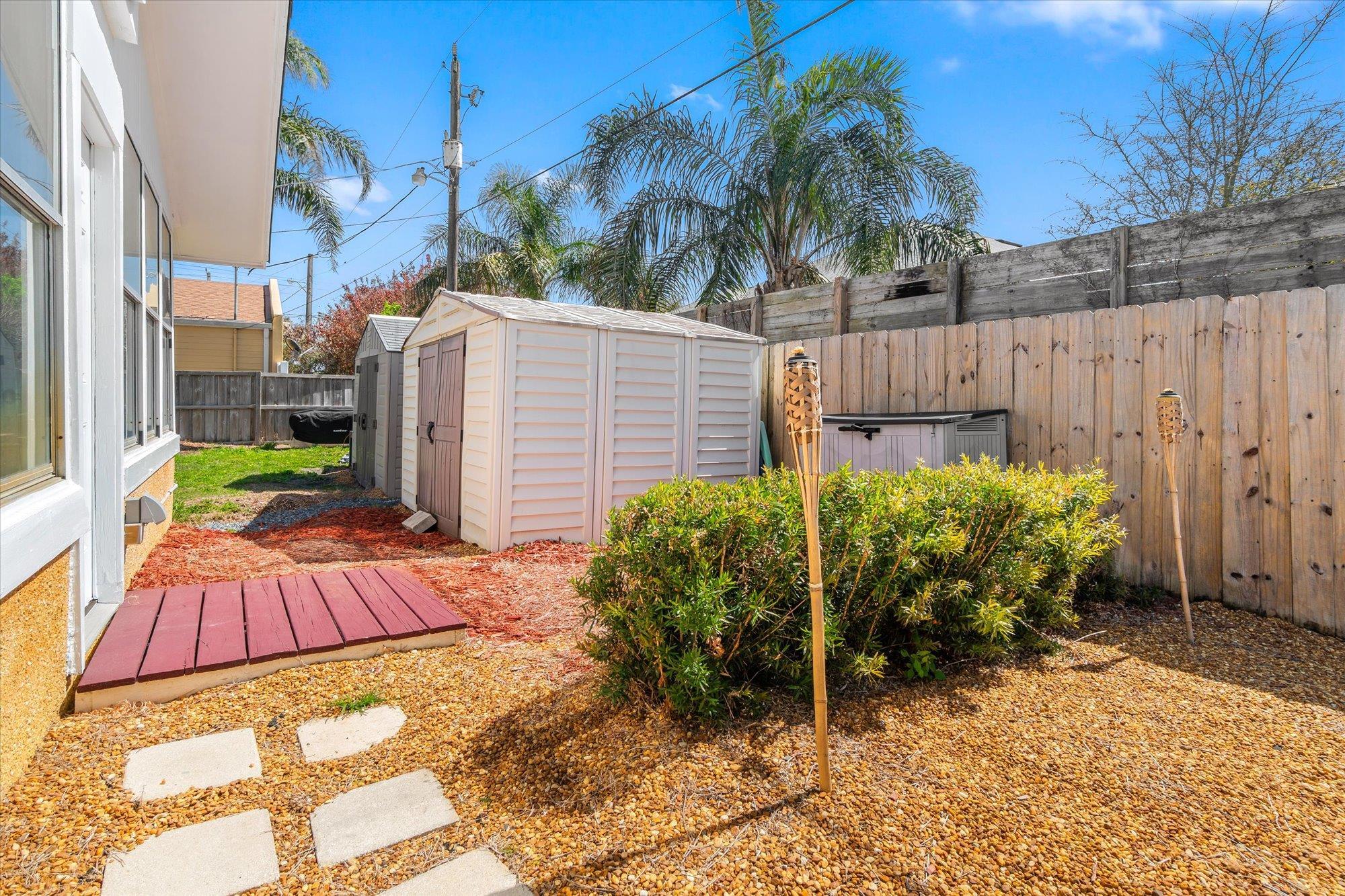 Image 34 of 53 For 209 Tropic Way