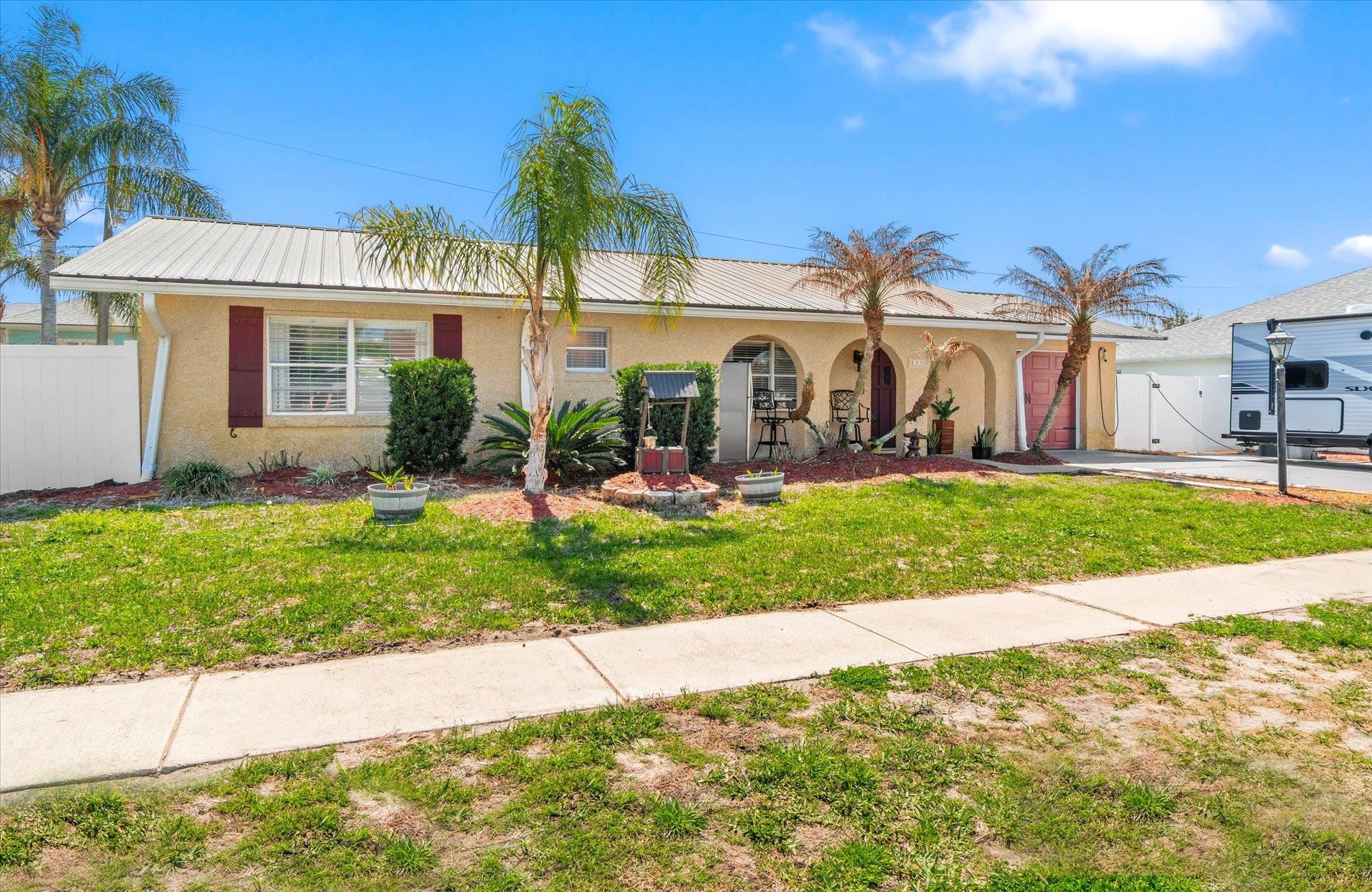 Image 36 of 53 For 209 Tropic Way