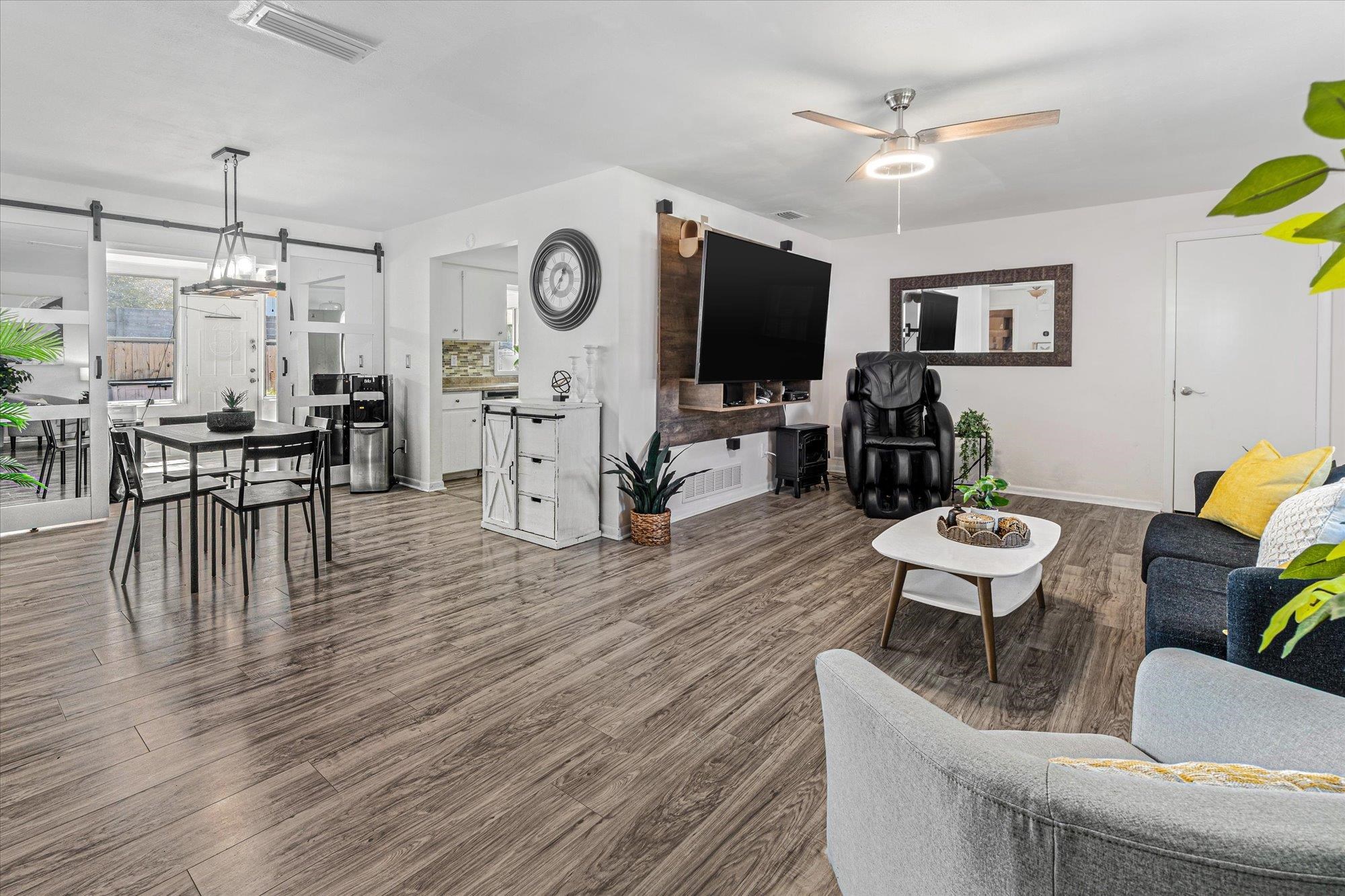 Image 9 of 53 For 209 Tropic Way