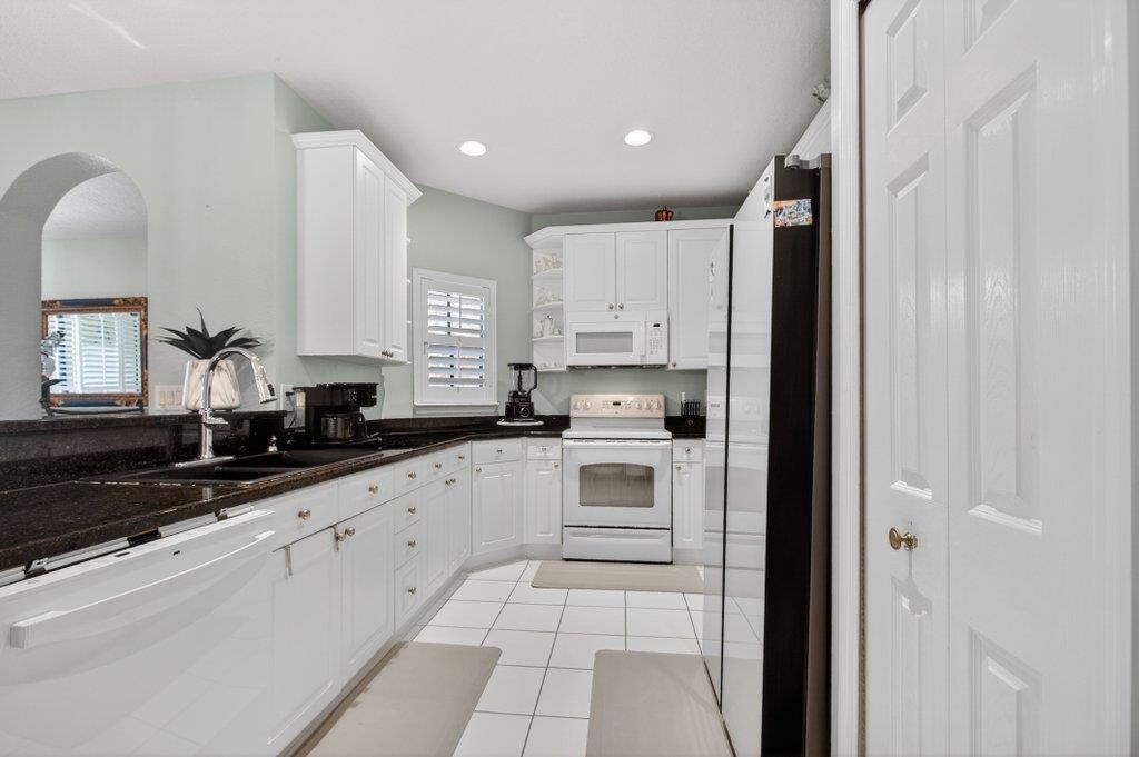 Image 12 of 46 For 305 Via Castilla  104