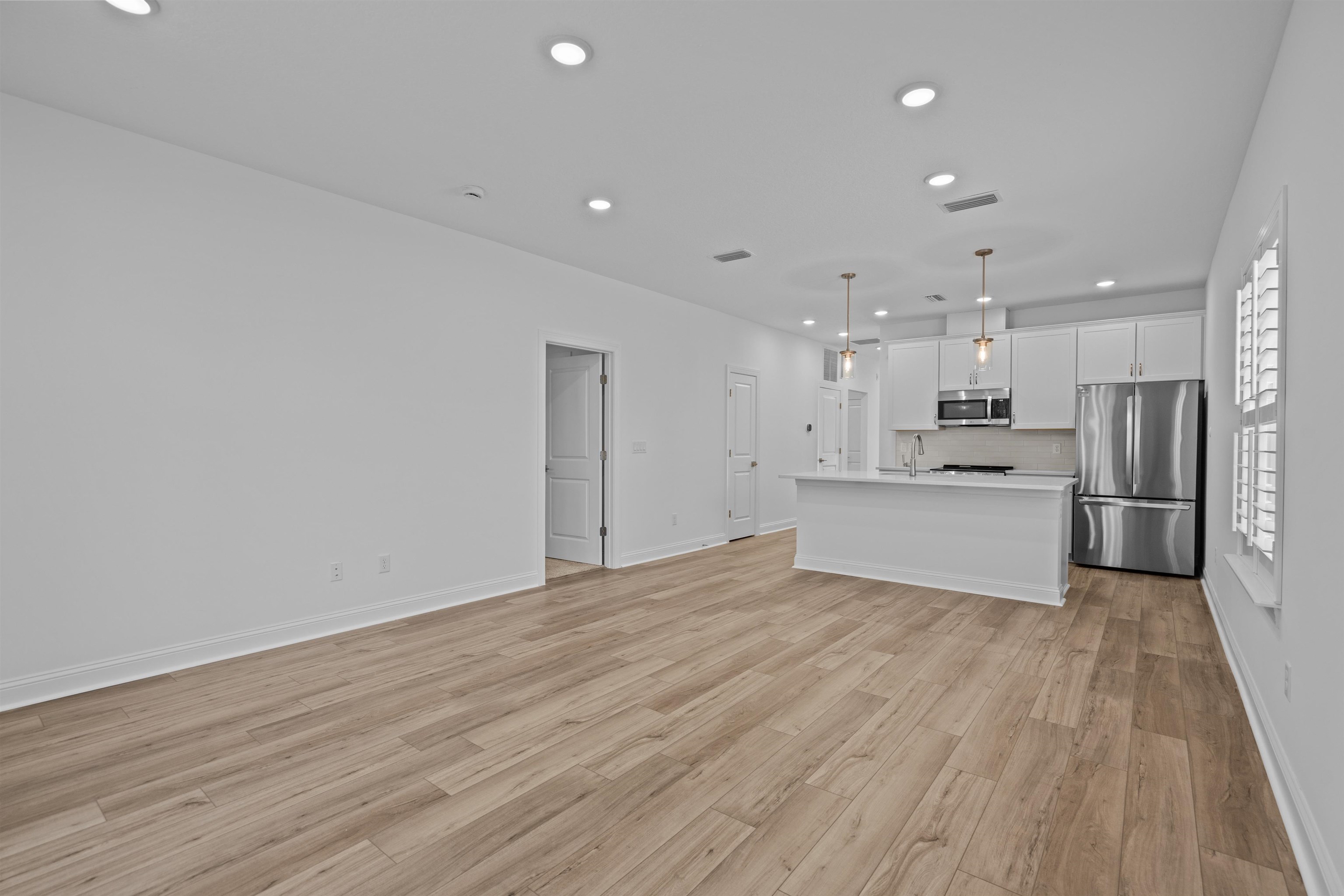 Image 10 of 33 For 221 Dartmouth Rd