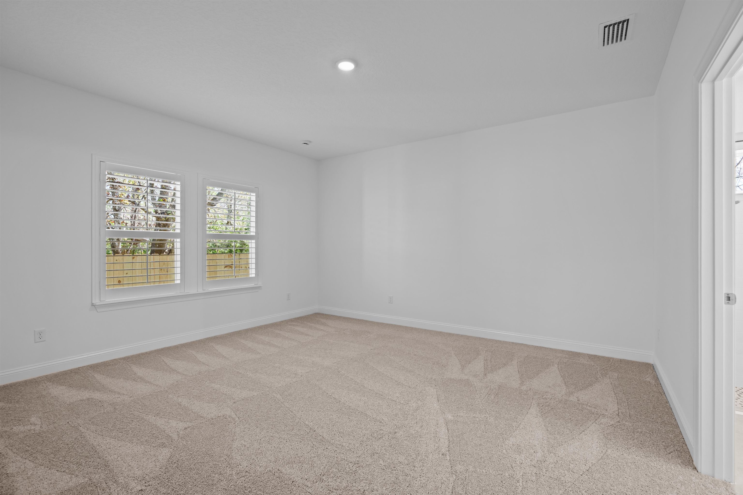 Image 12 of 33 For 221 Dartmouth Rd