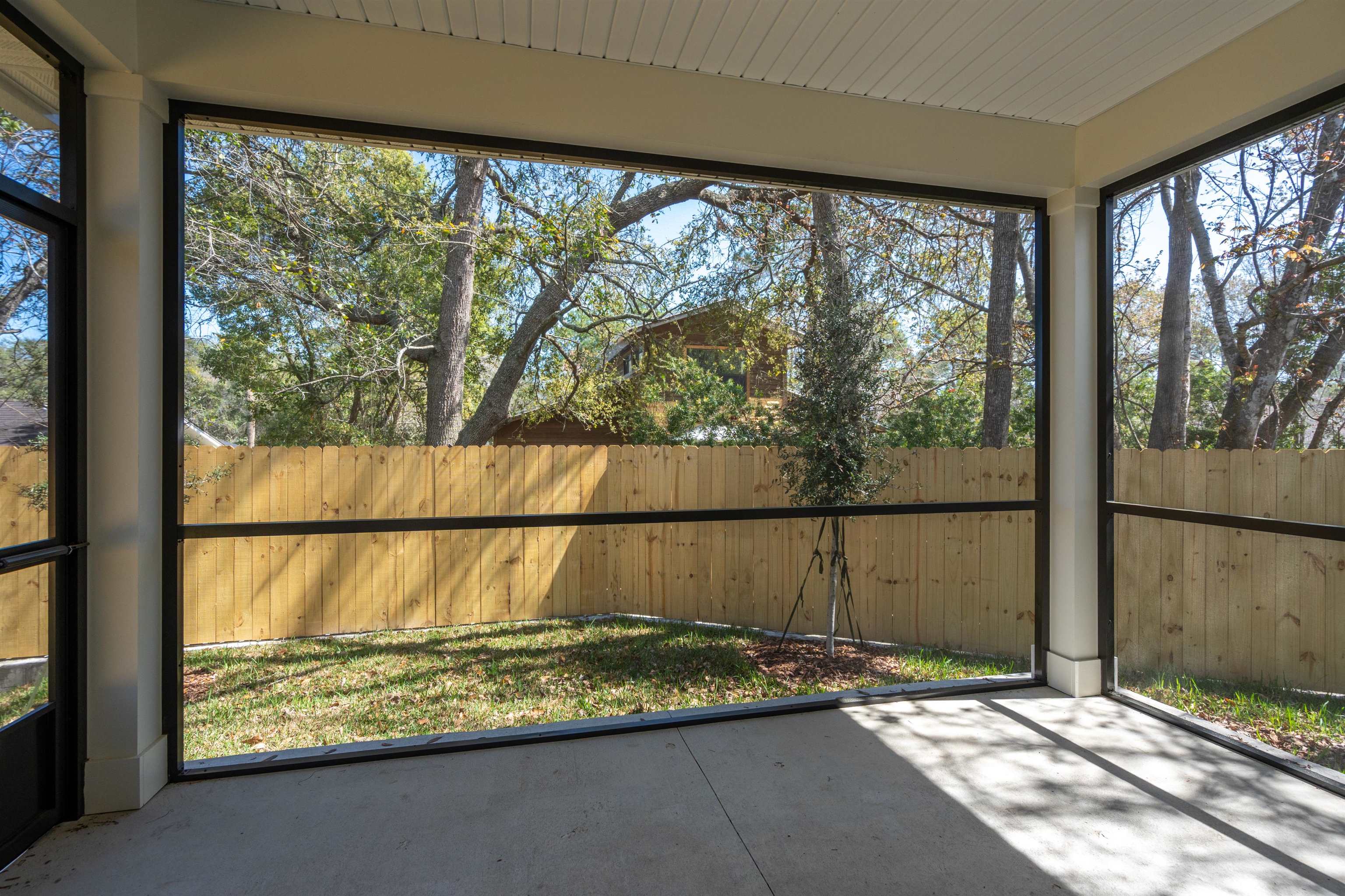 Image 29 of 33 For 221 Dartmouth Rd