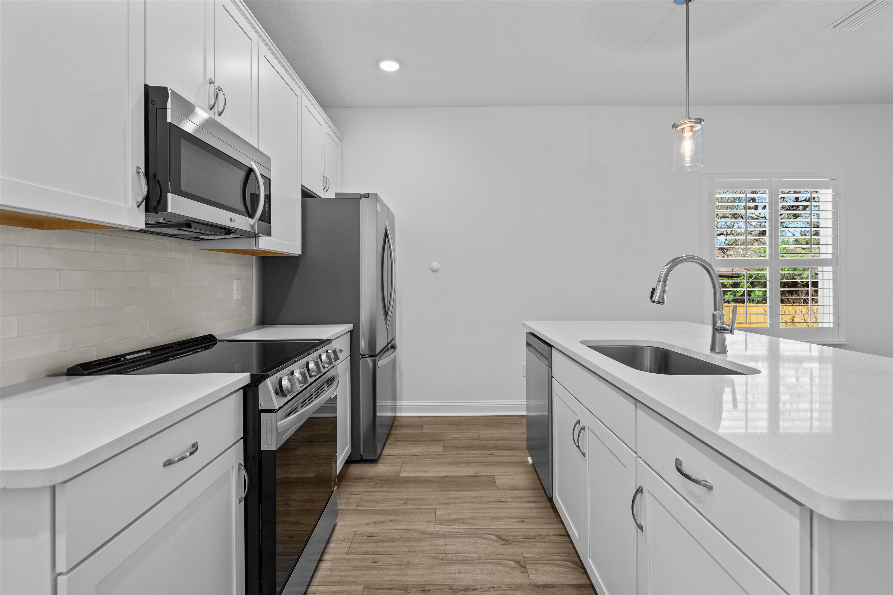 Image 5 of 33 For 221 Dartmouth Rd