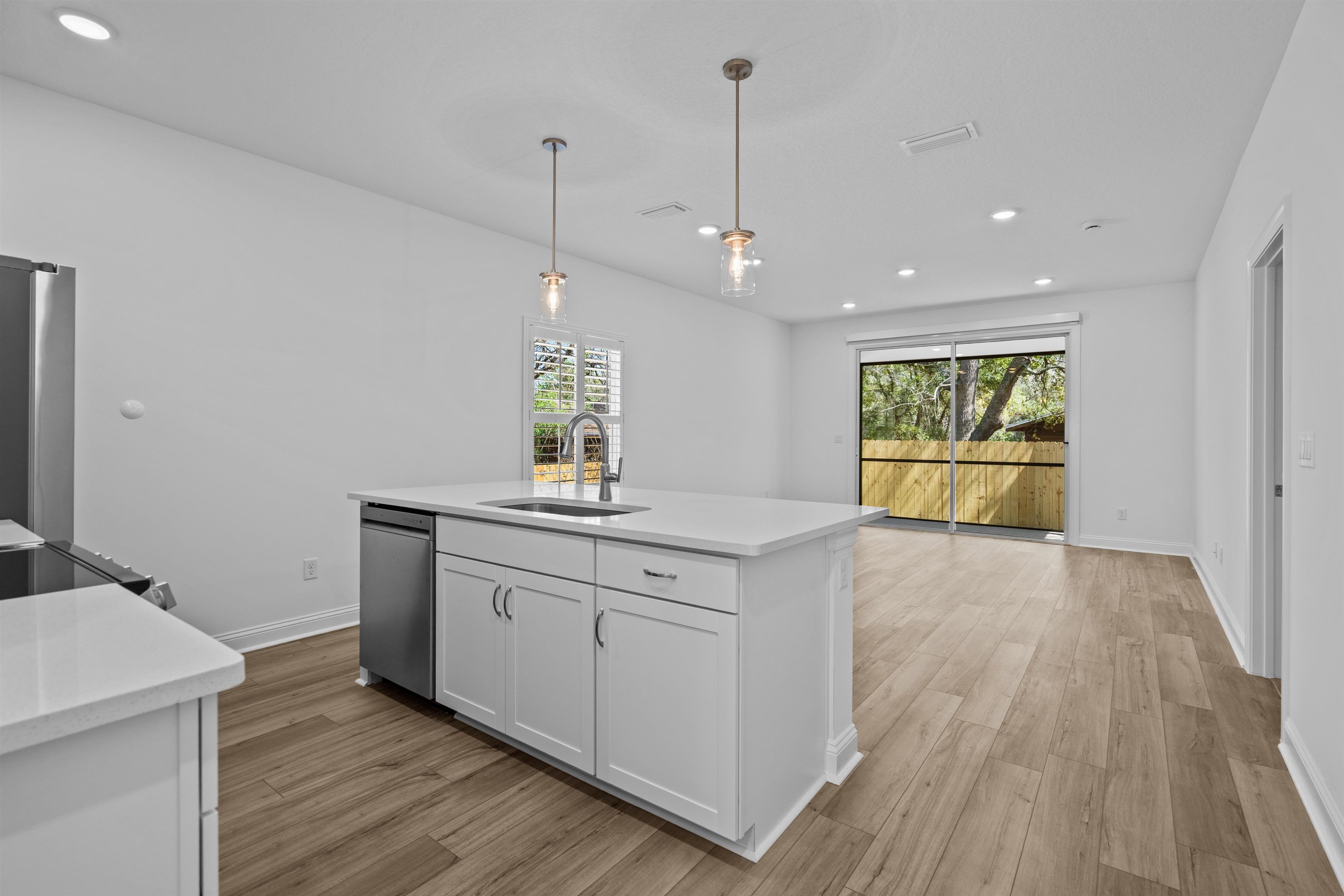 Image 6 of 33 For 221 Dartmouth Rd