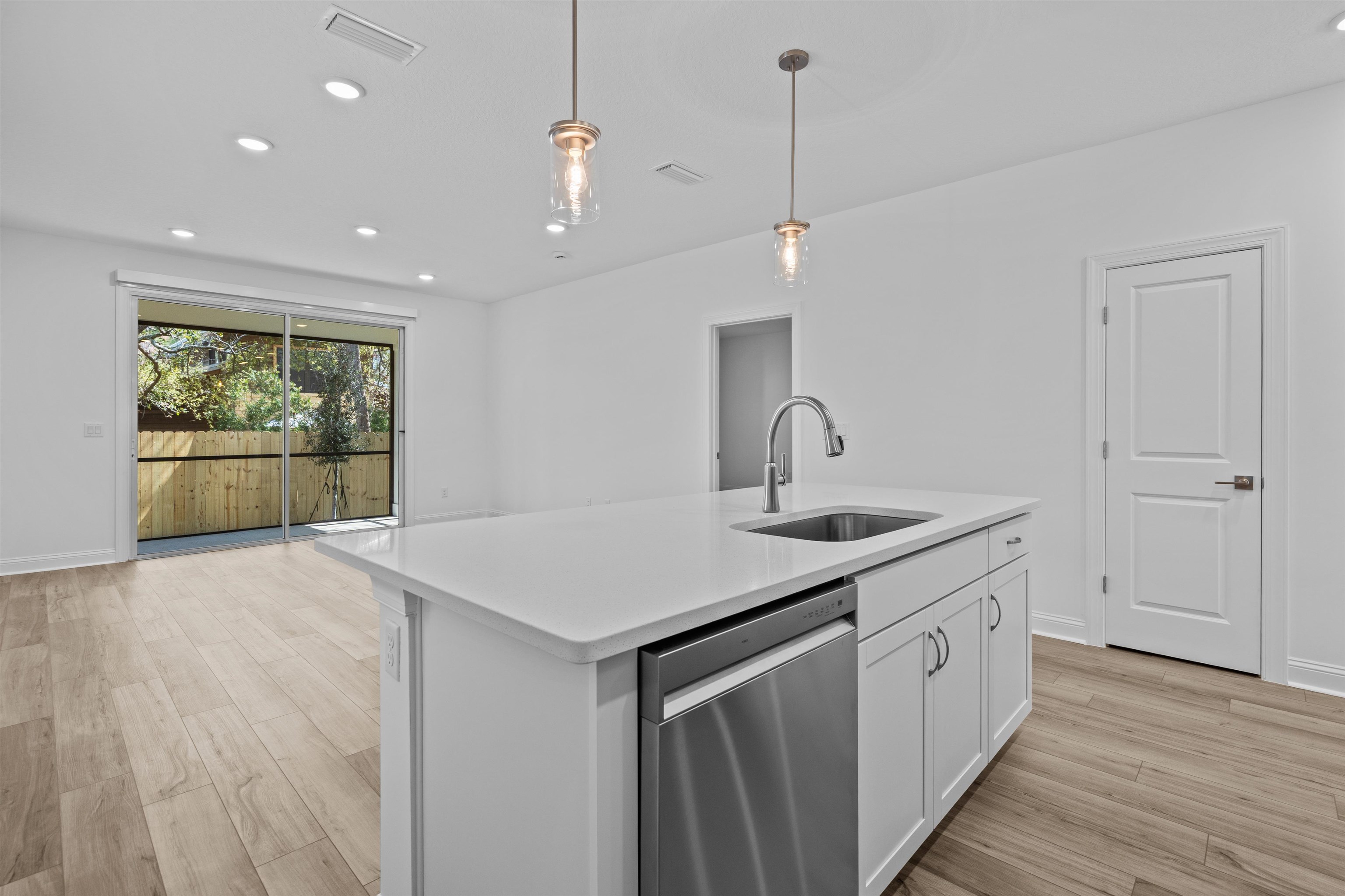 Image 7 of 33 For 221 Dartmouth Rd