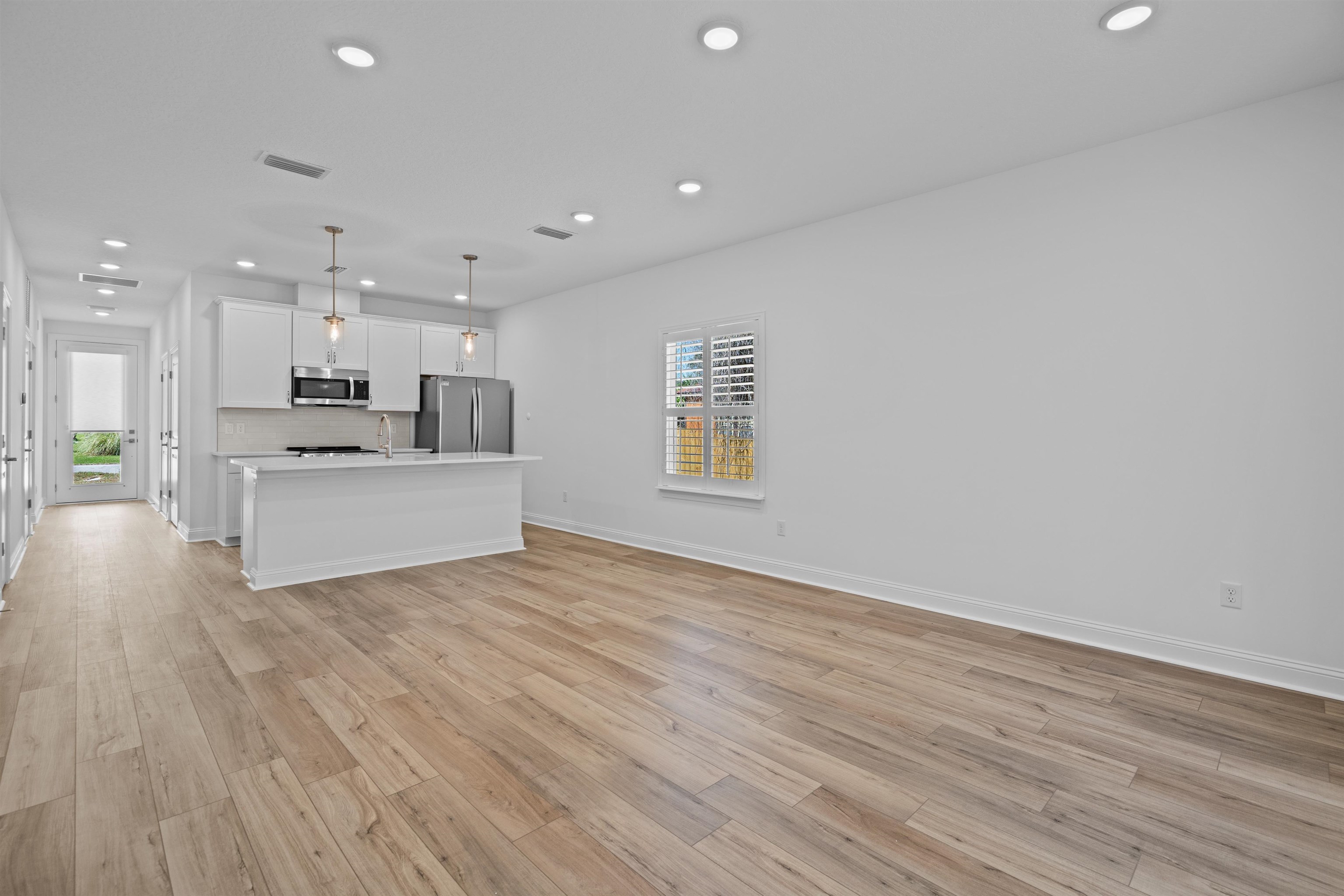 Image 9 of 33 For 221 Dartmouth Rd