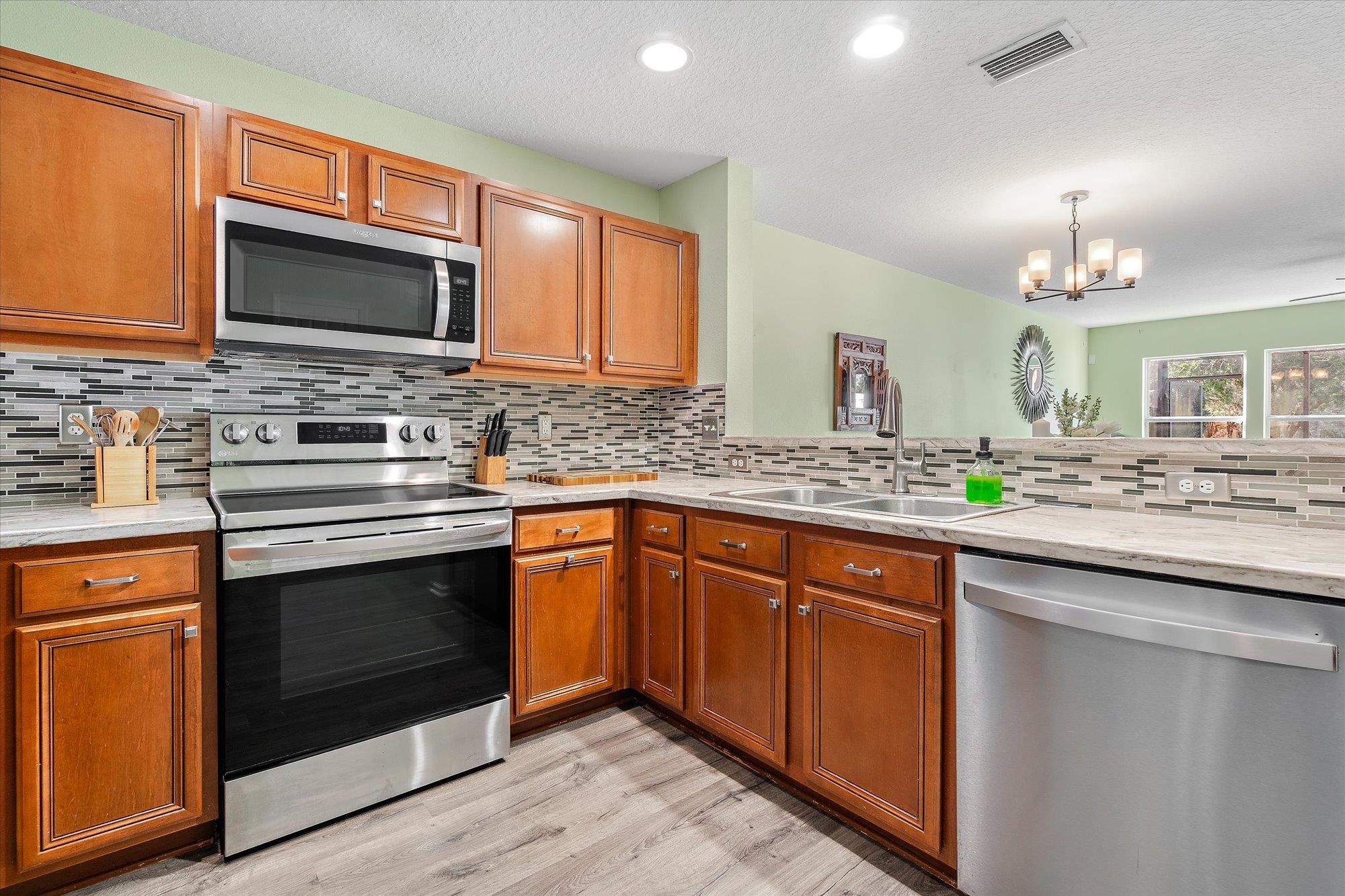 Image 13 of 47 For 519 Cabernet Place