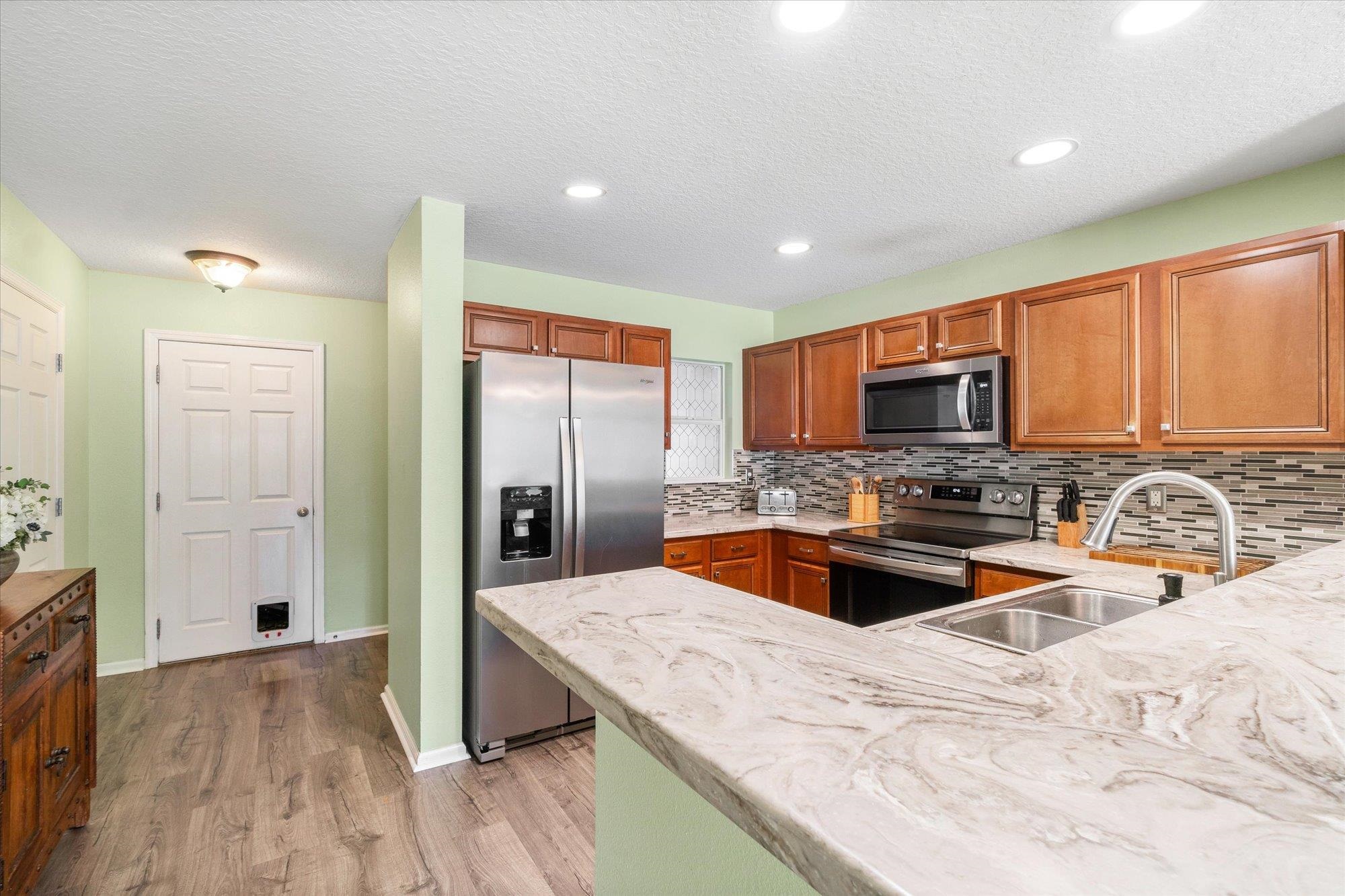 Image 16 of 47 For 519 Cabernet Place