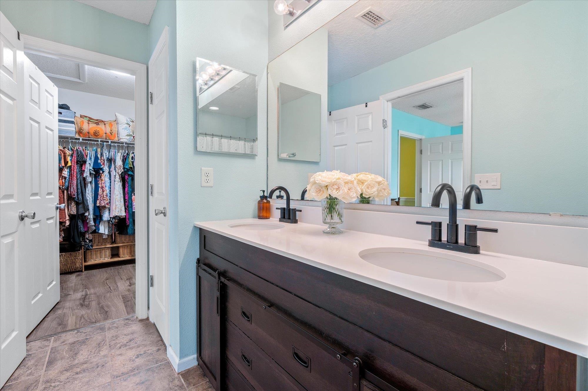 Image 36 of 47 For 519 Cabernet Place