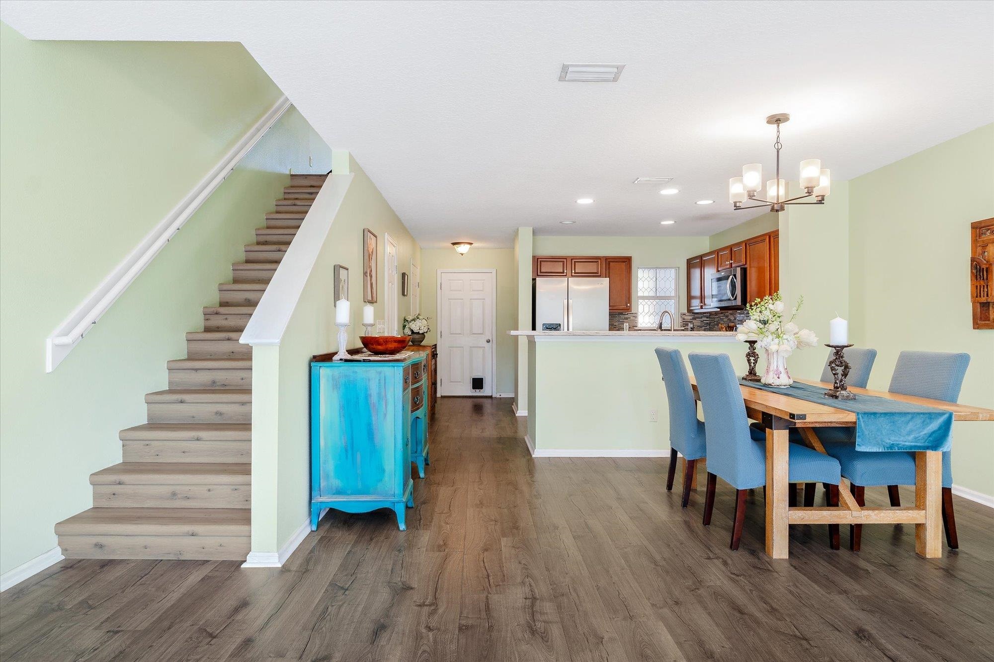 Image 9 of 47 For 519 Cabernet Place