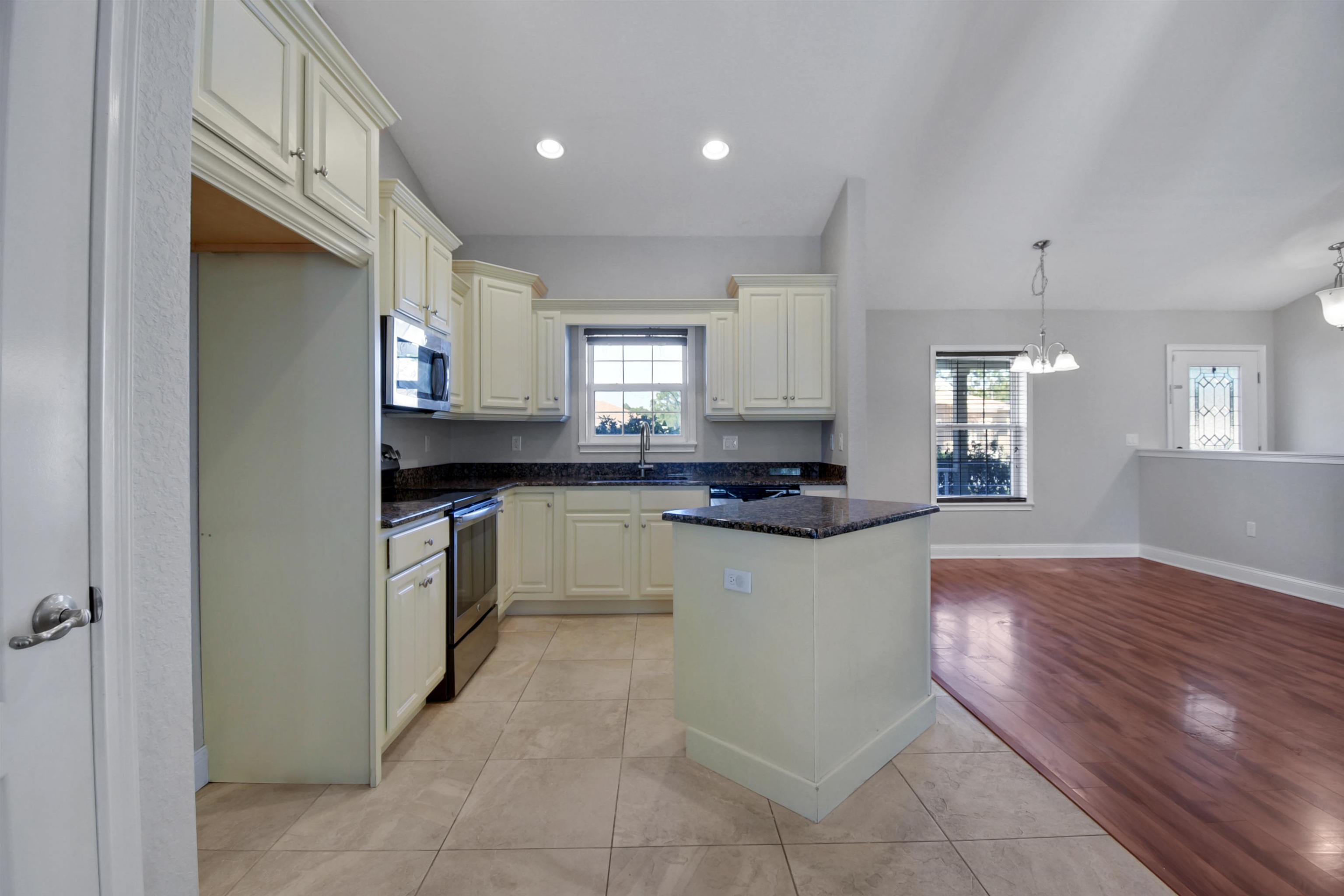 Image 10 of 28 For 159 Ulysses Trl