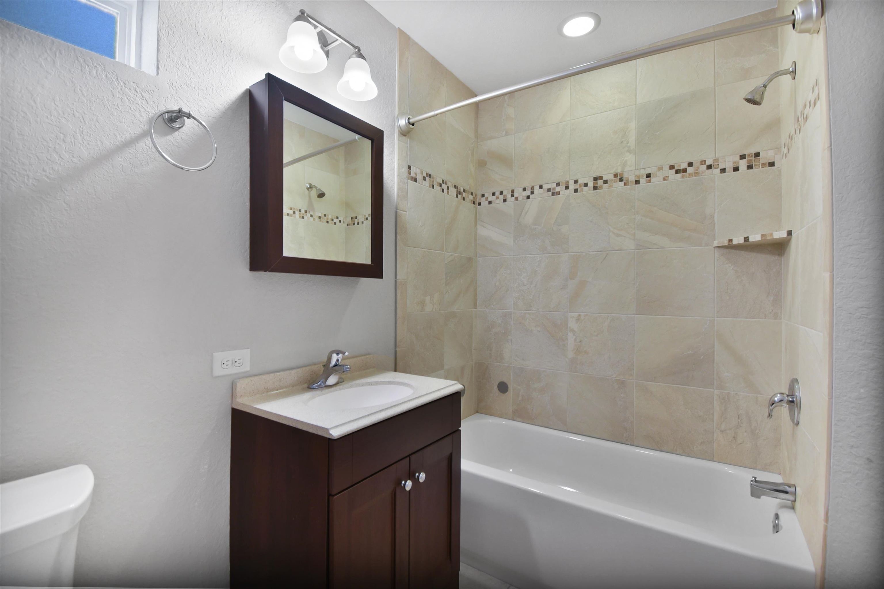 Image 18 of 28 For 159 Ulysses Trl