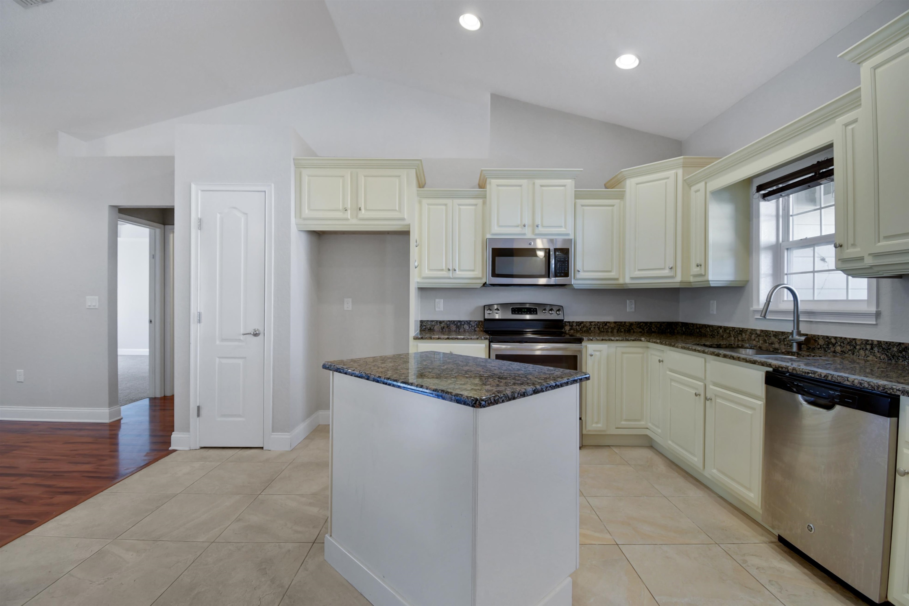 Image 8 of 28 For 159 Ulysses Trl