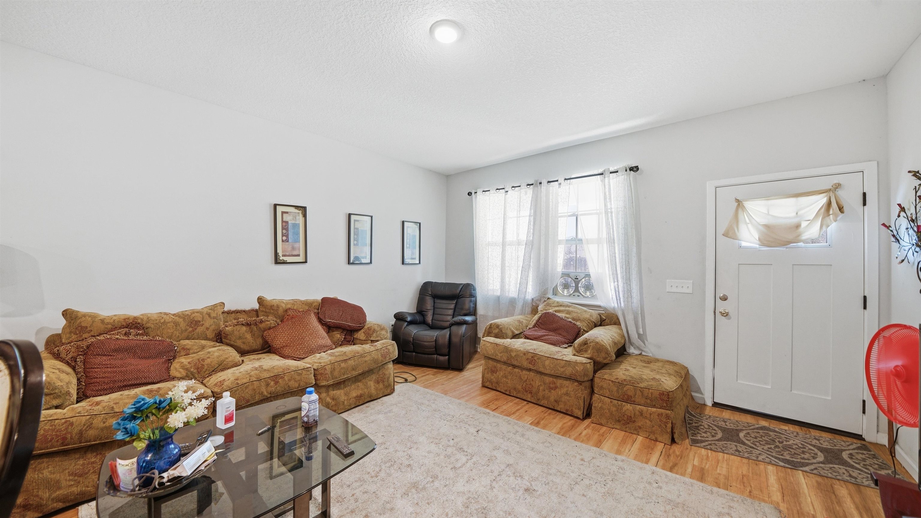 Image 3 of 20 For 820 Saint Johns St N