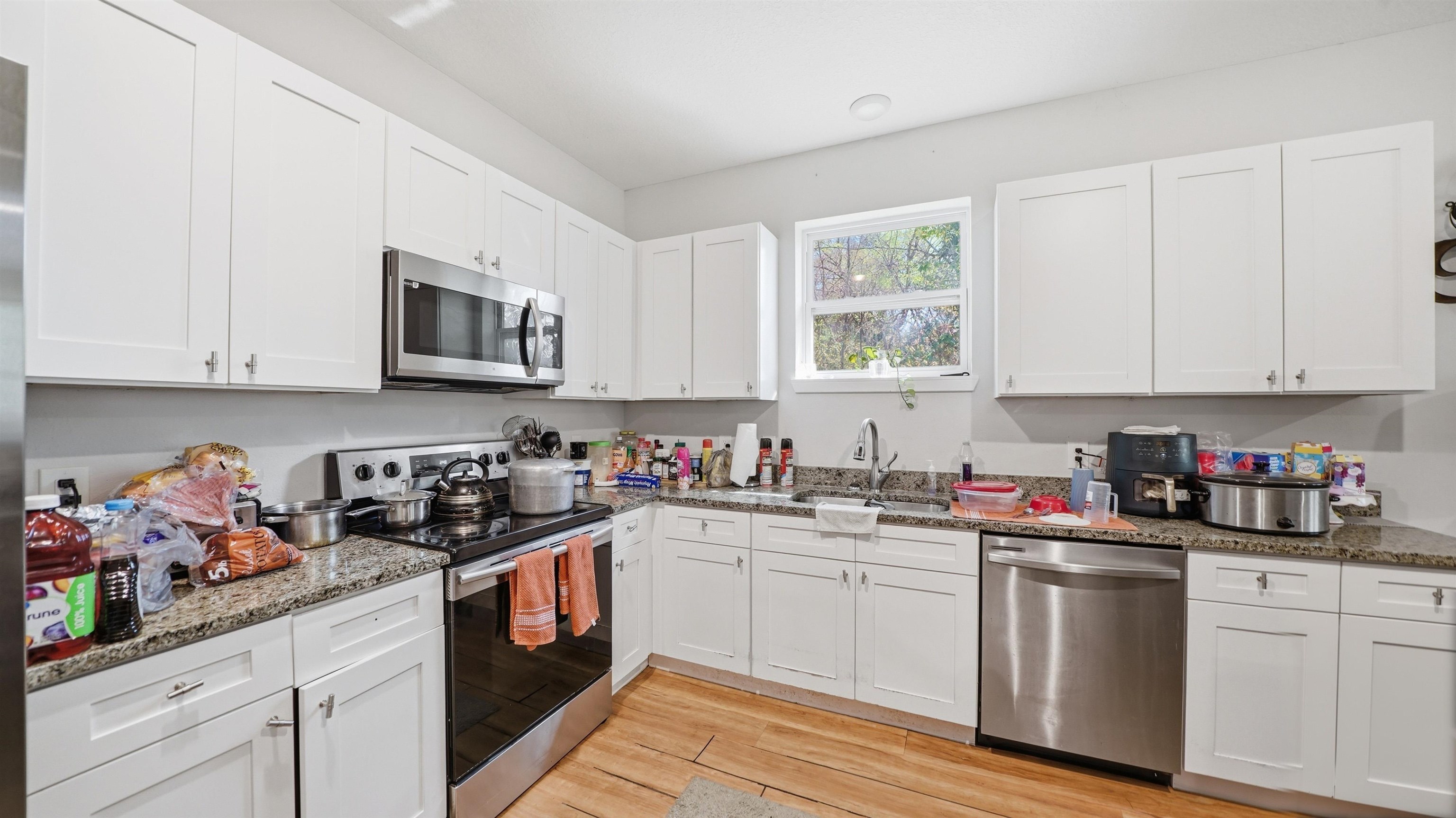 Image 5 of 20 For 820 Saint Johns St N