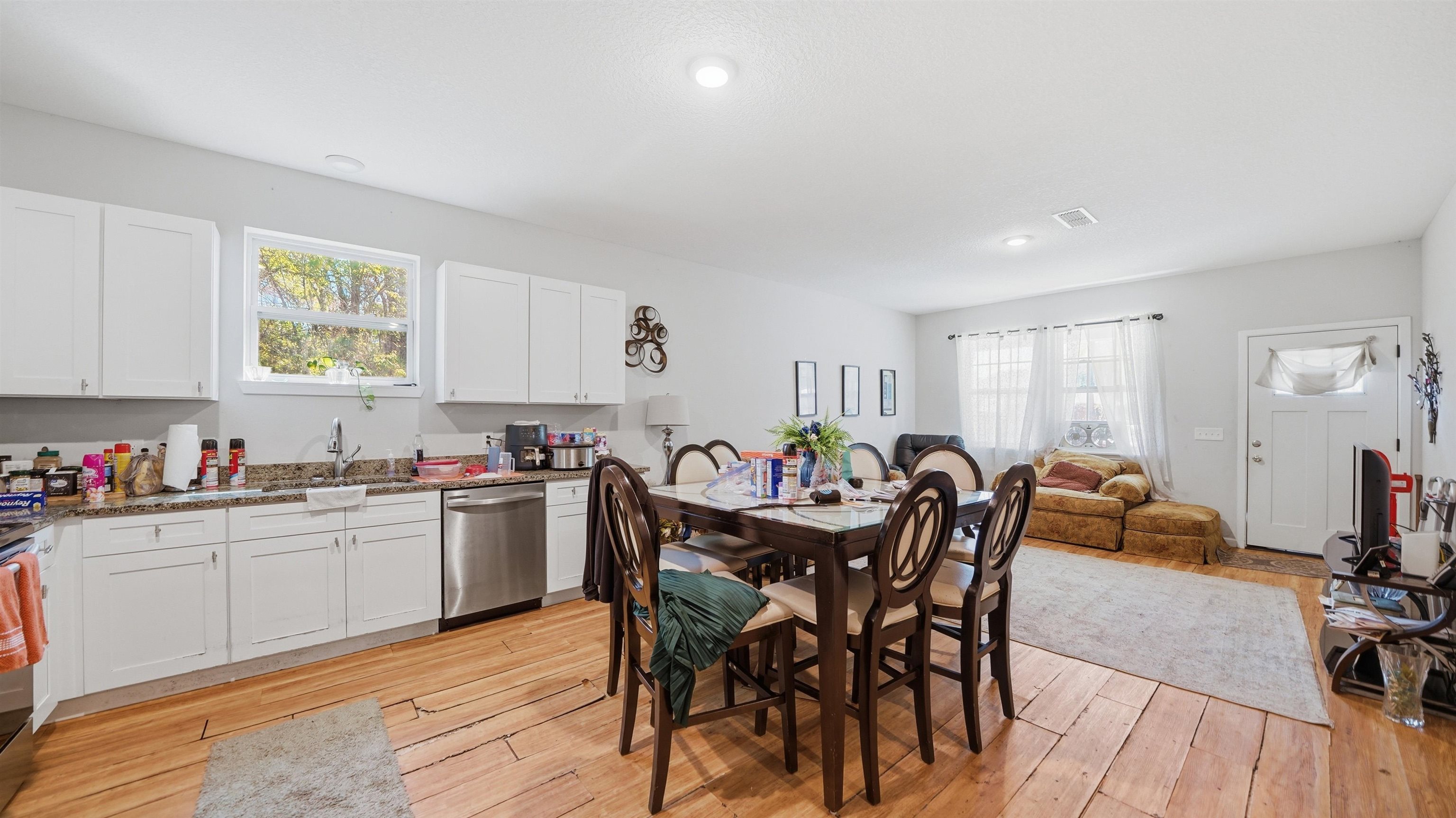 Image 6 of 20 For 820 Saint Johns St N