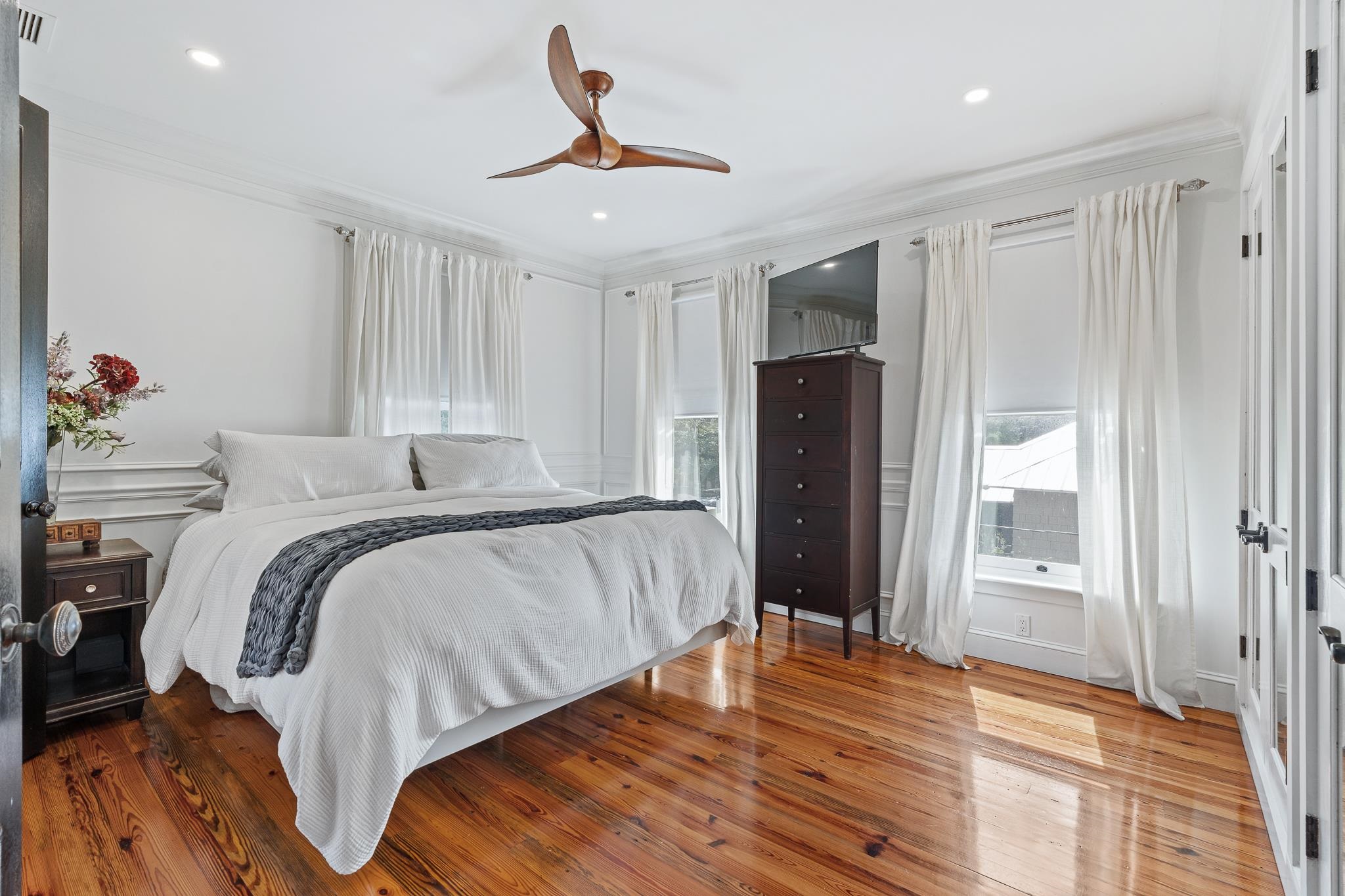 Image 27 of 65 For 288 St George St