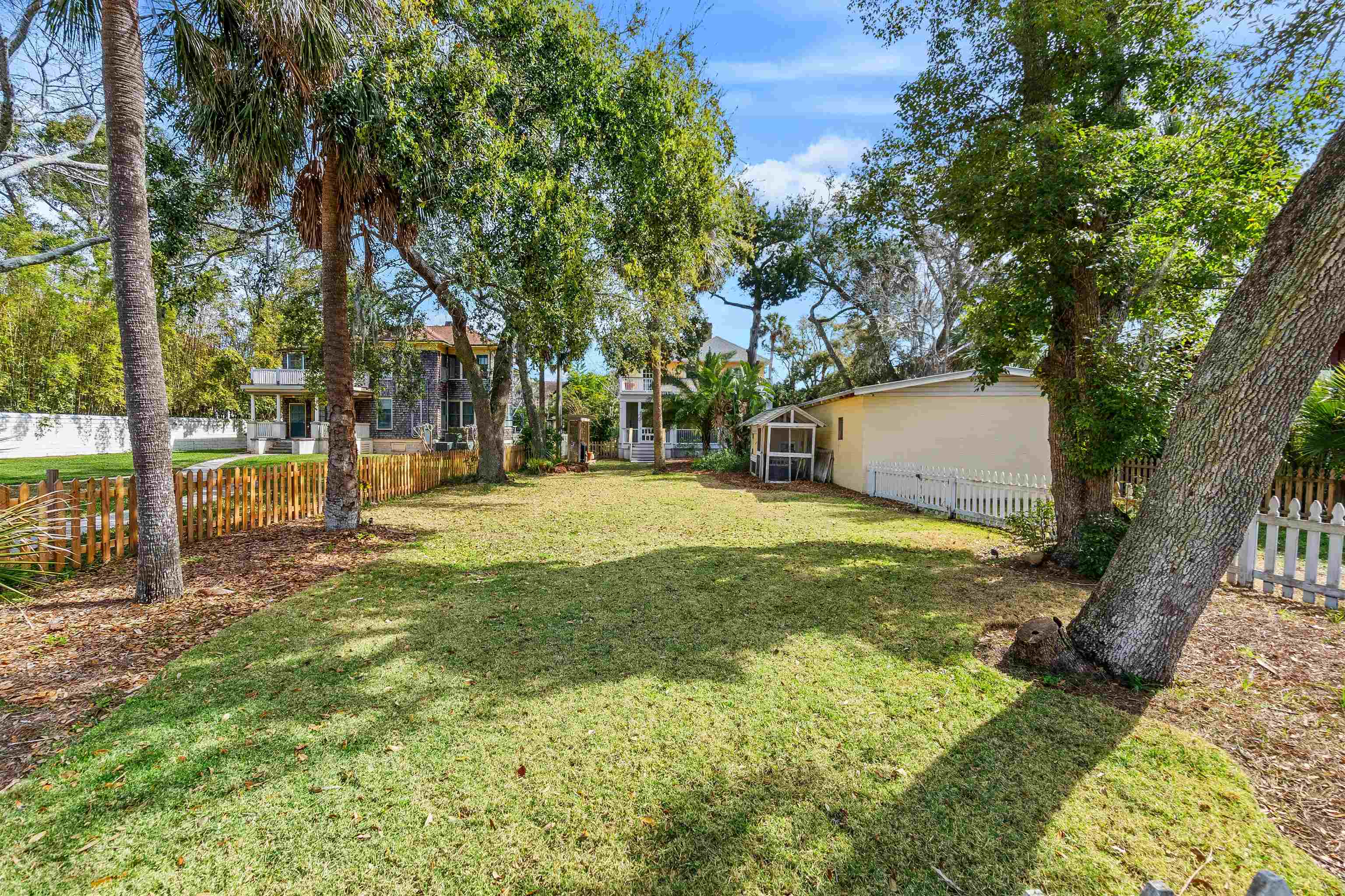 Image 4 of 65 For 288 St George St