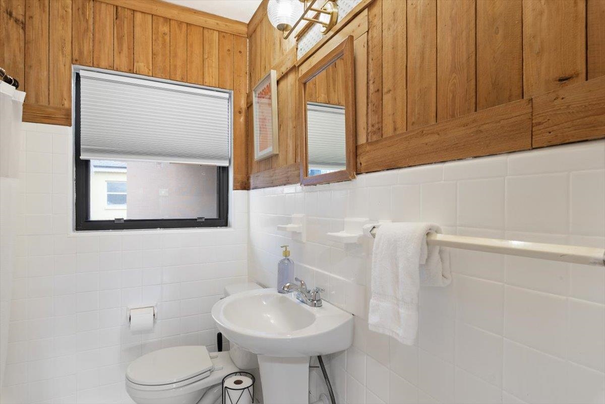 Image 22 of 37 For 1605 Furman Rd