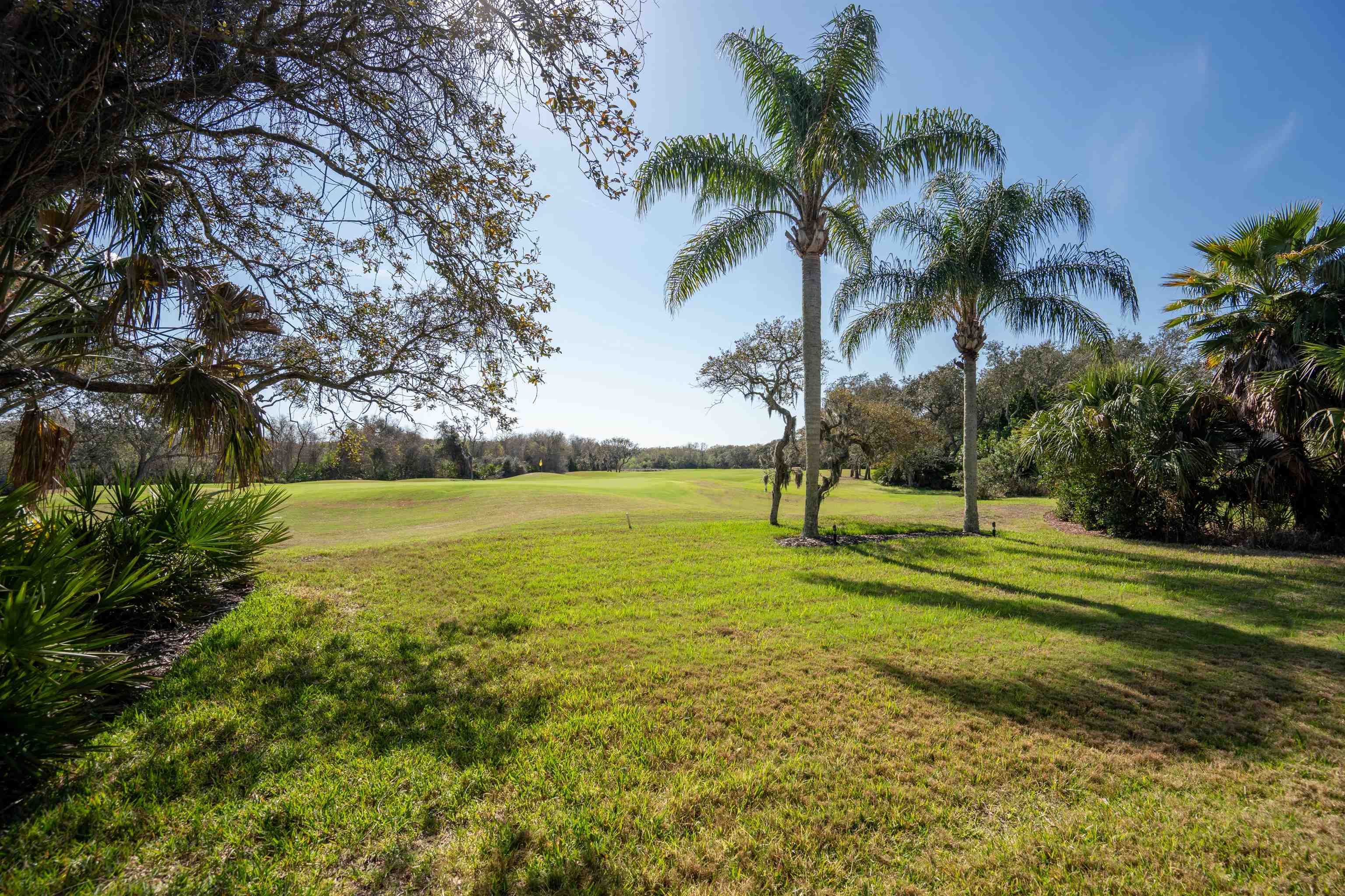 Image 21 of 98 For 126 Marshside Dr