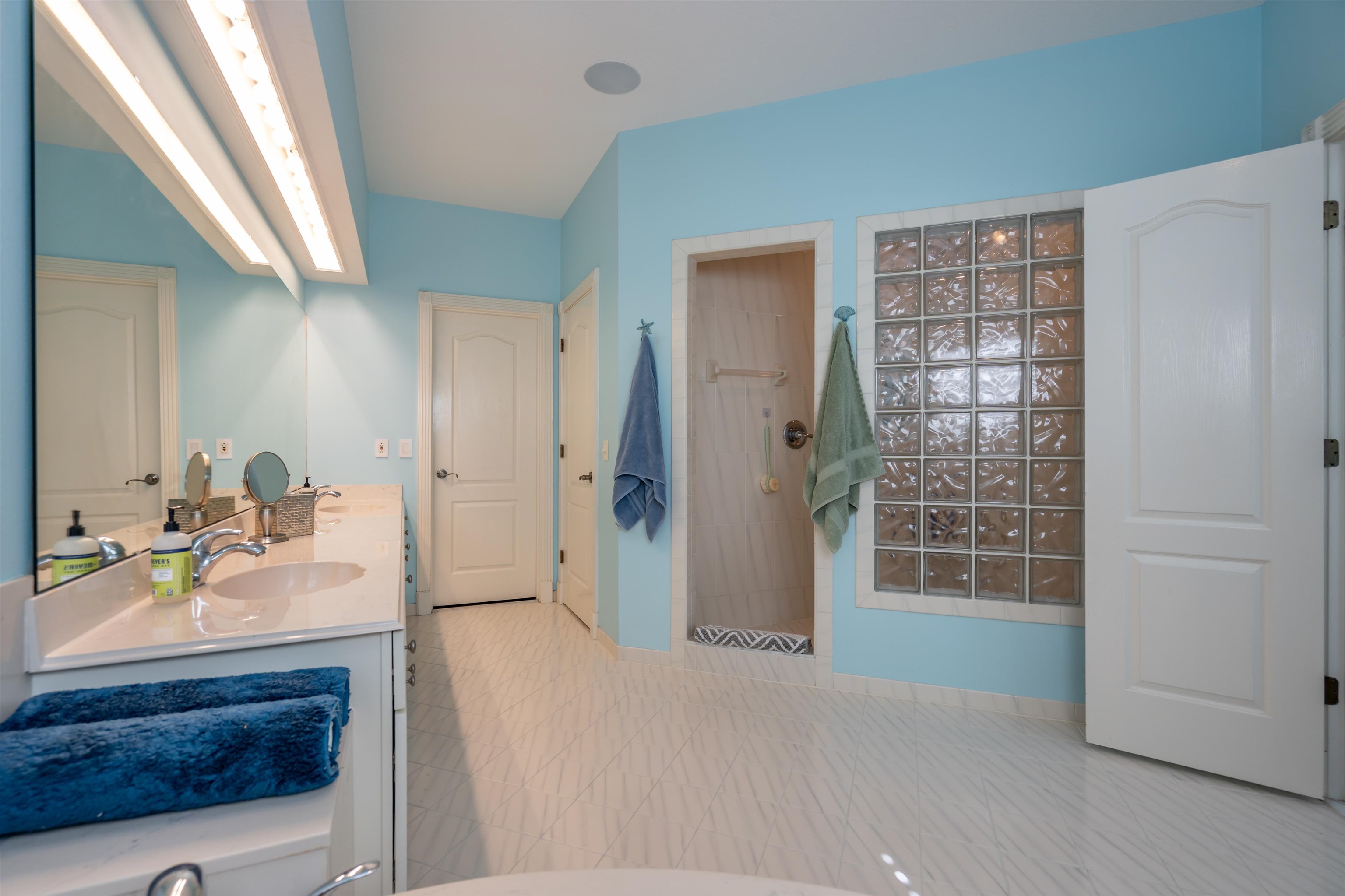 Image 70 of 98 For 126 Marshside Dr