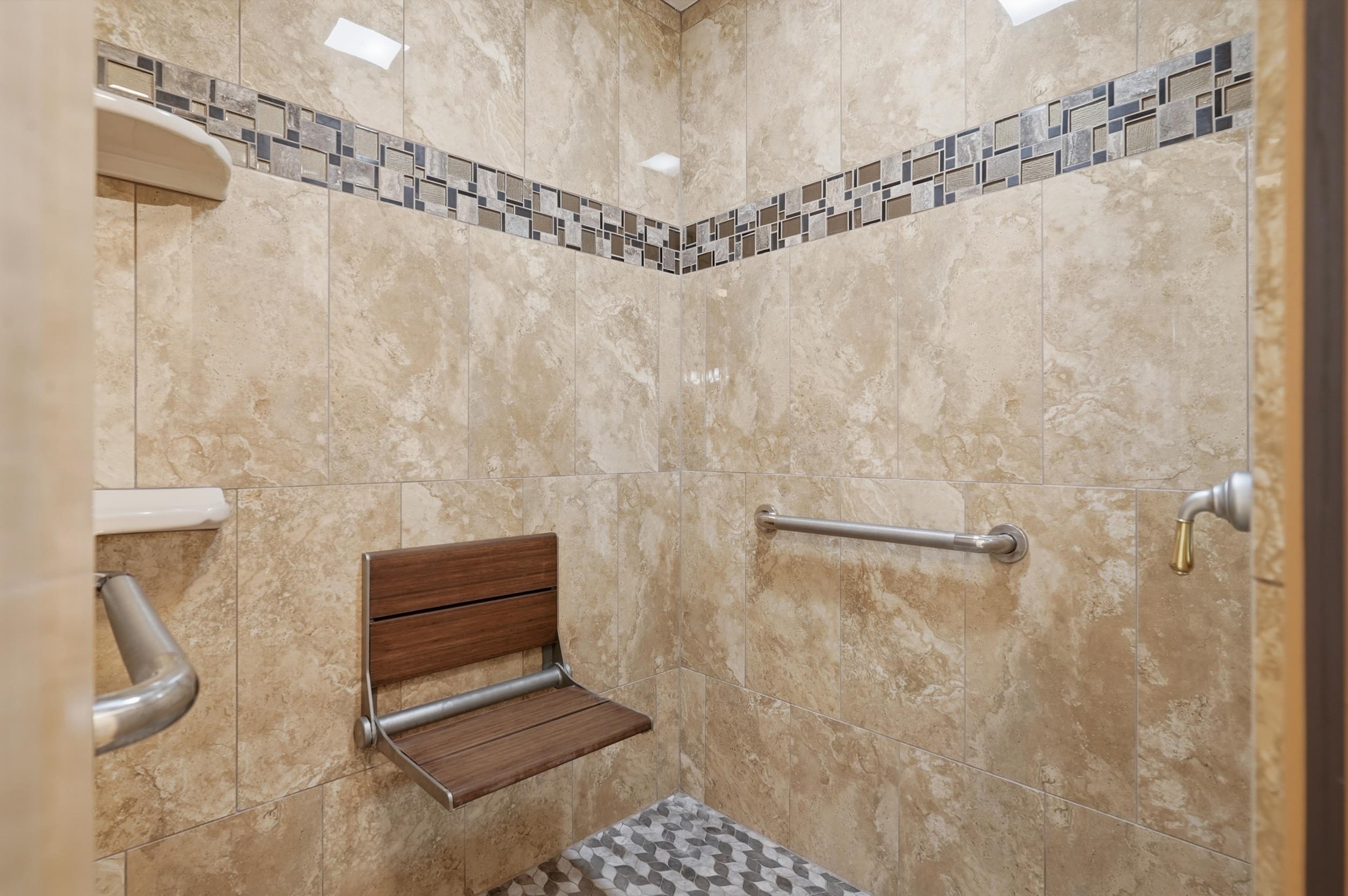 Image 15 of 22 For 4720 Innisbrook Ct N