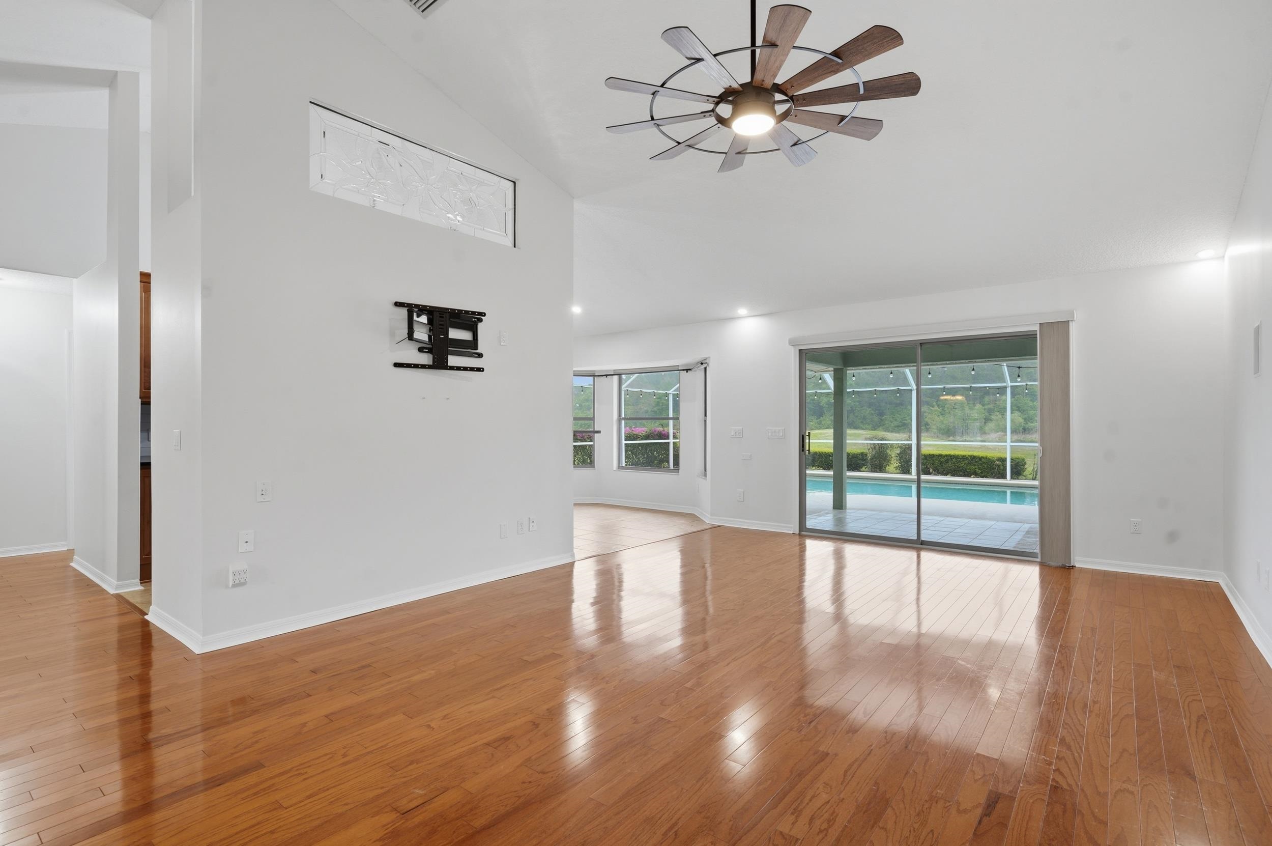 Image 7 of 22 For 4720 Innisbrook Ct N