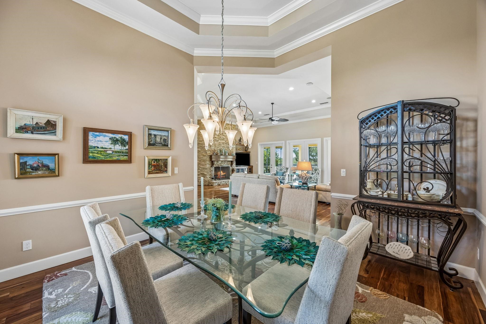 Image 14 of 90 For 409 Lookout Point Dr