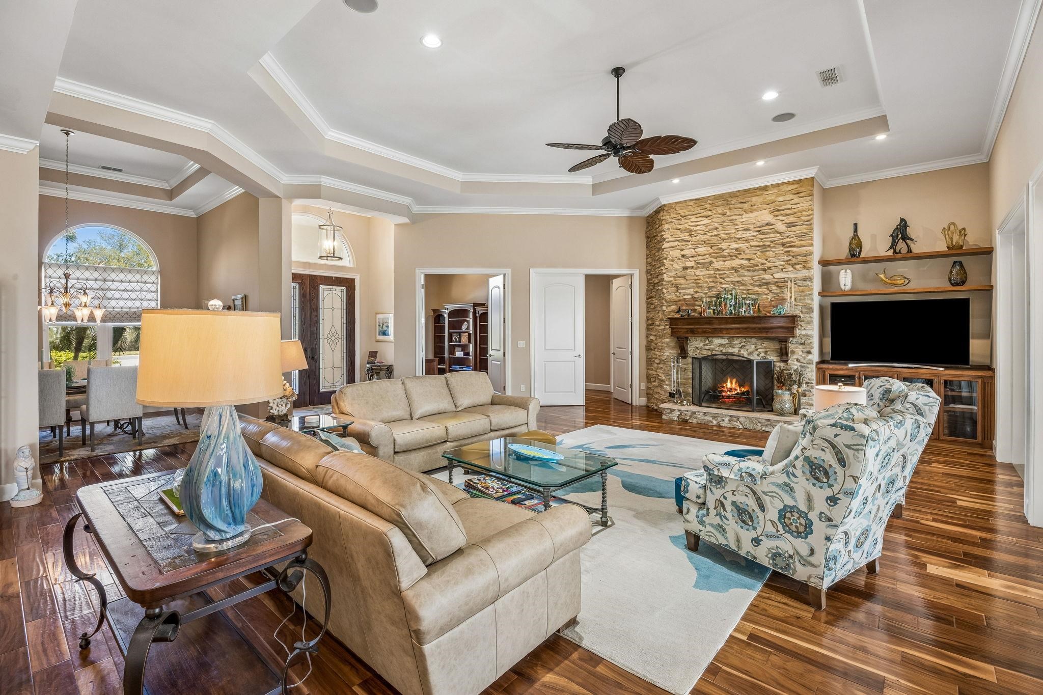 Image 16 of 90 For 409 Lookout Point Dr