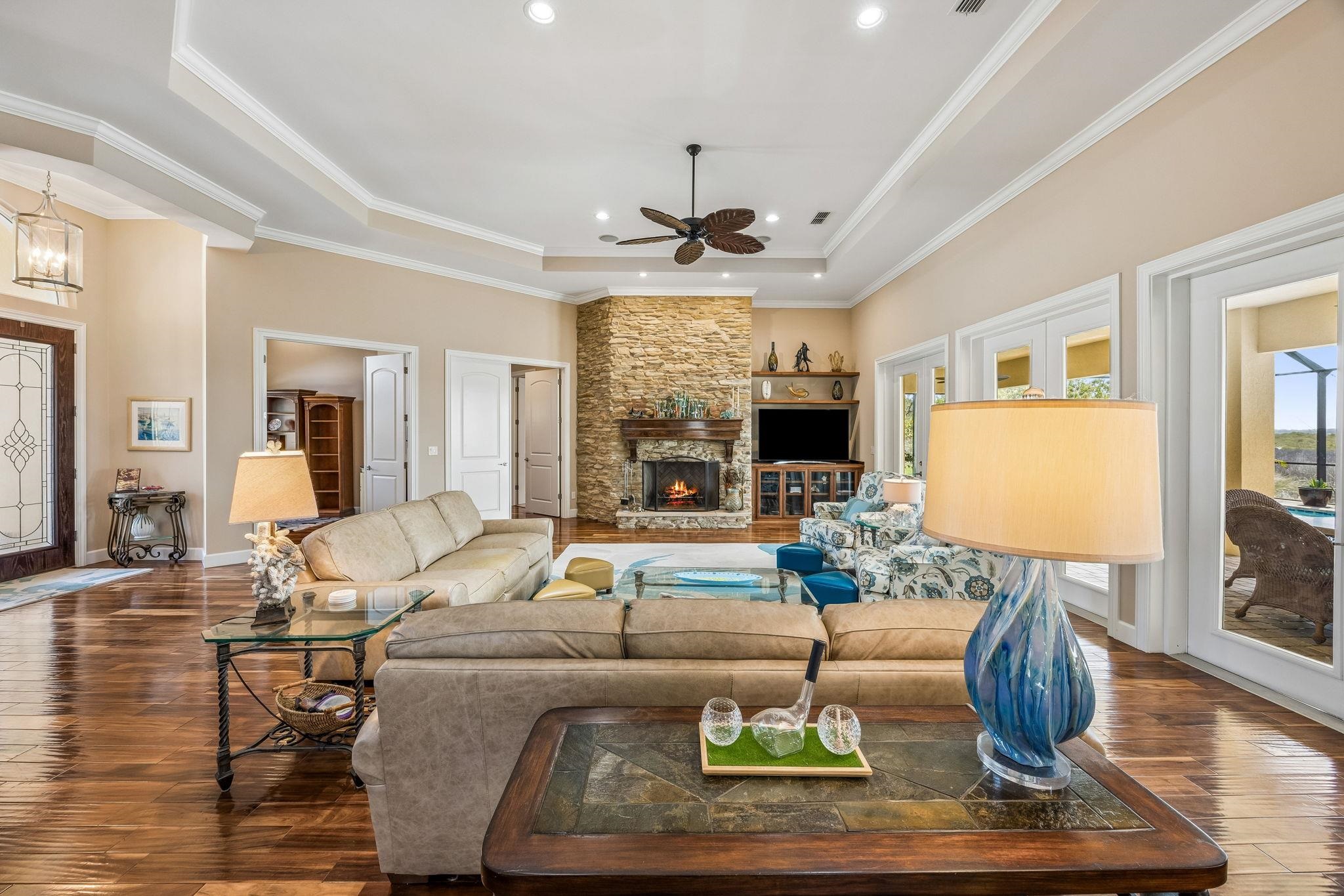 Image 17 of 90 For 409 Lookout Point Dr