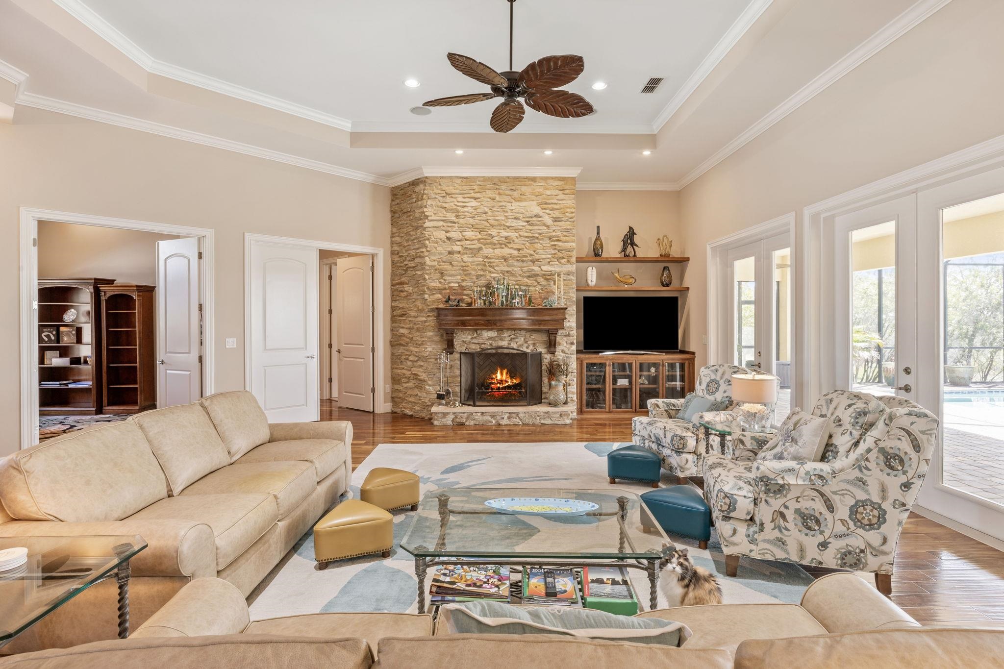 Image 18 of 90 For 409 Lookout Point Dr