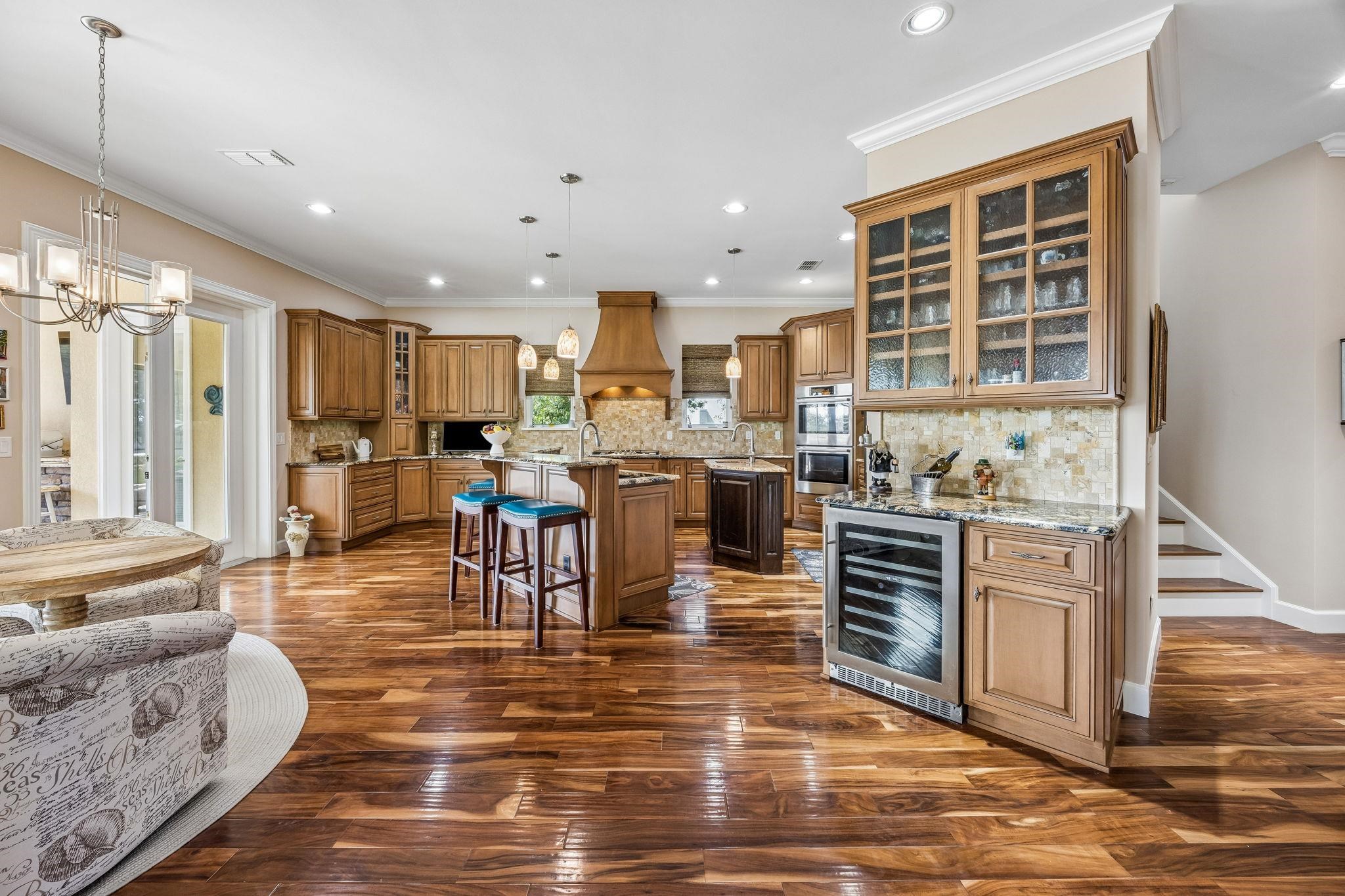 Image 23 of 90 For 409 Lookout Point Dr