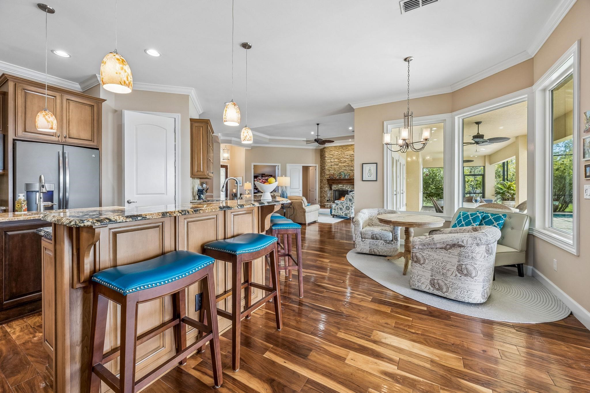 Image 24 of 90 For 409 Lookout Point Dr