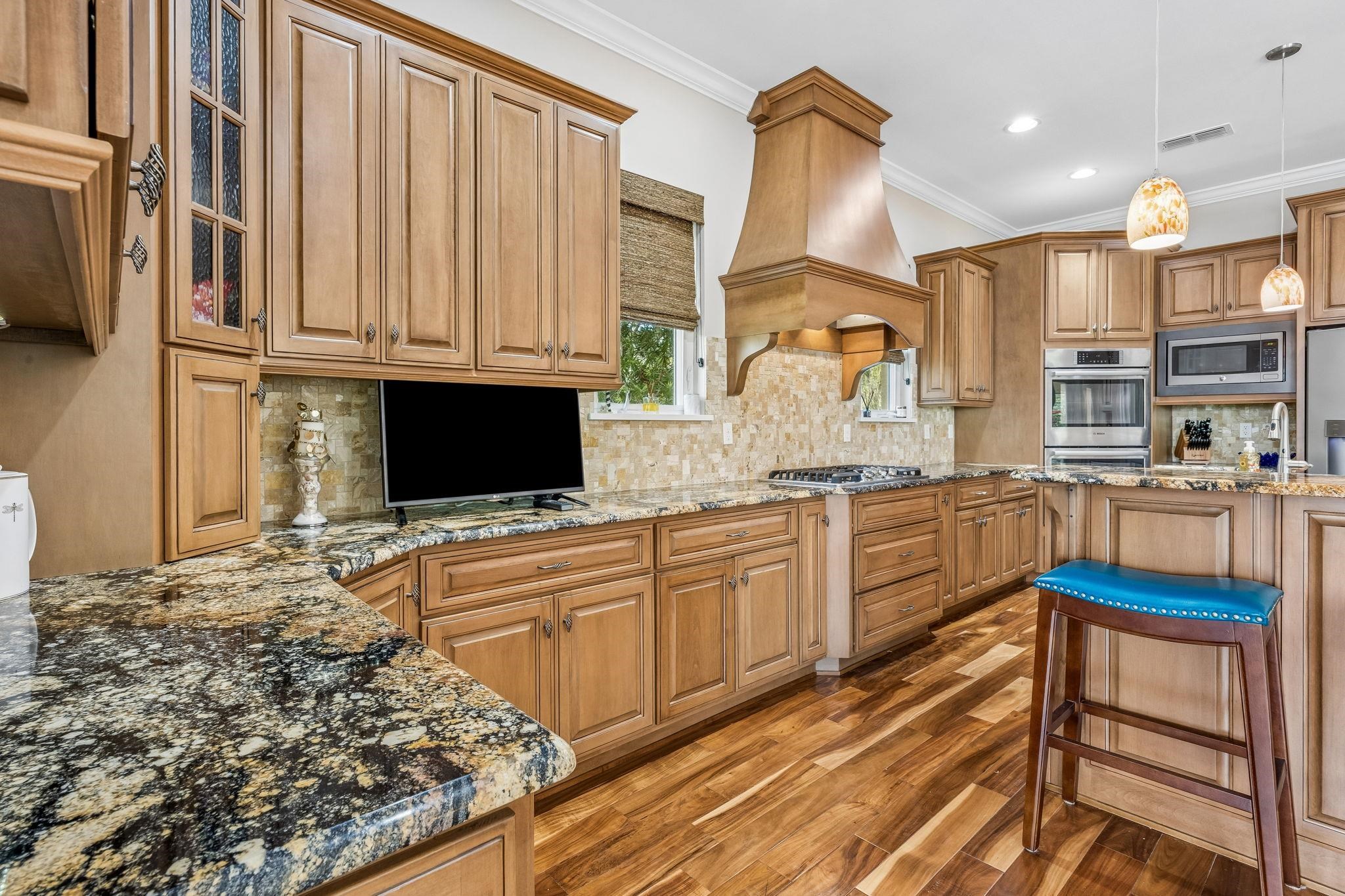 Image 25 of 90 For 409 Lookout Point Dr